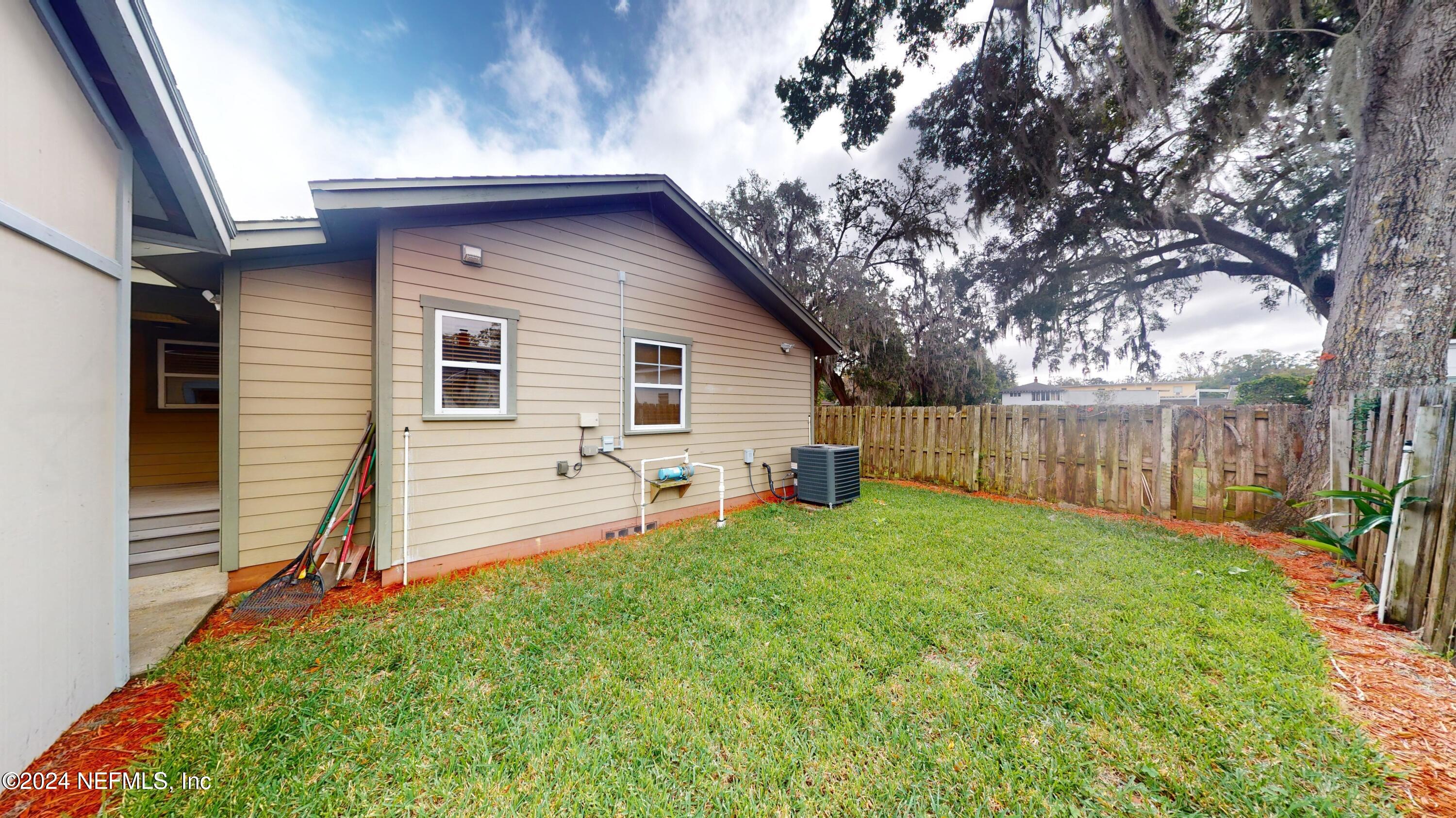 736 HAYDEN Lane