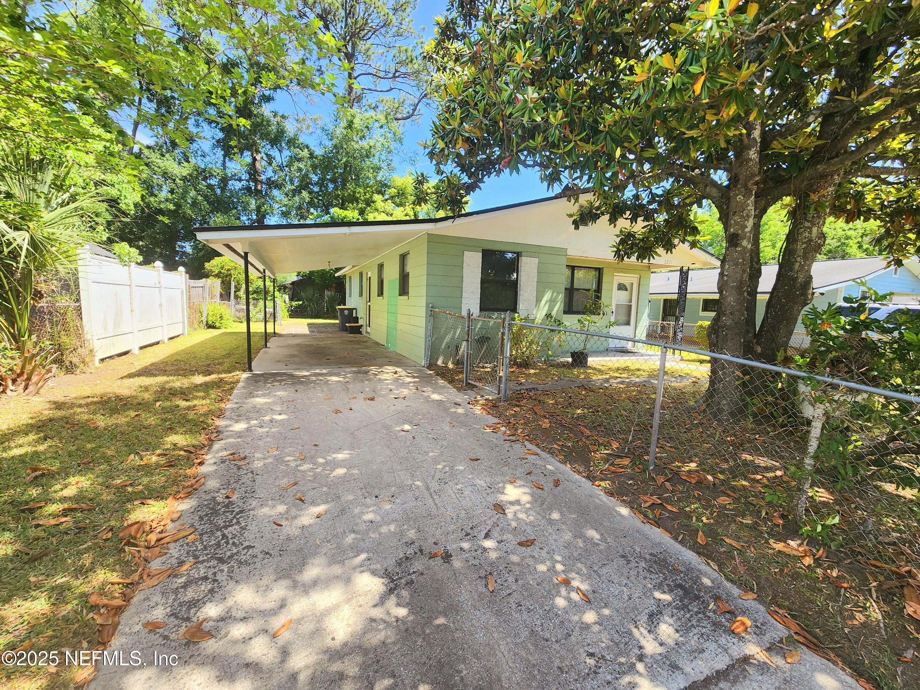 2271 W 10TH Street
