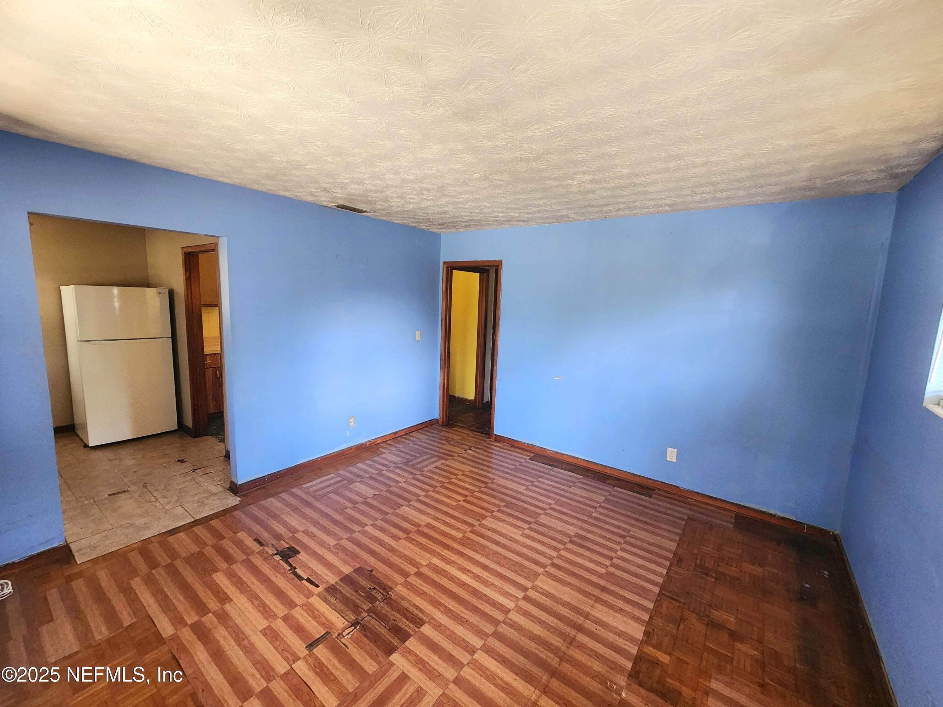 2271 W 10TH Street