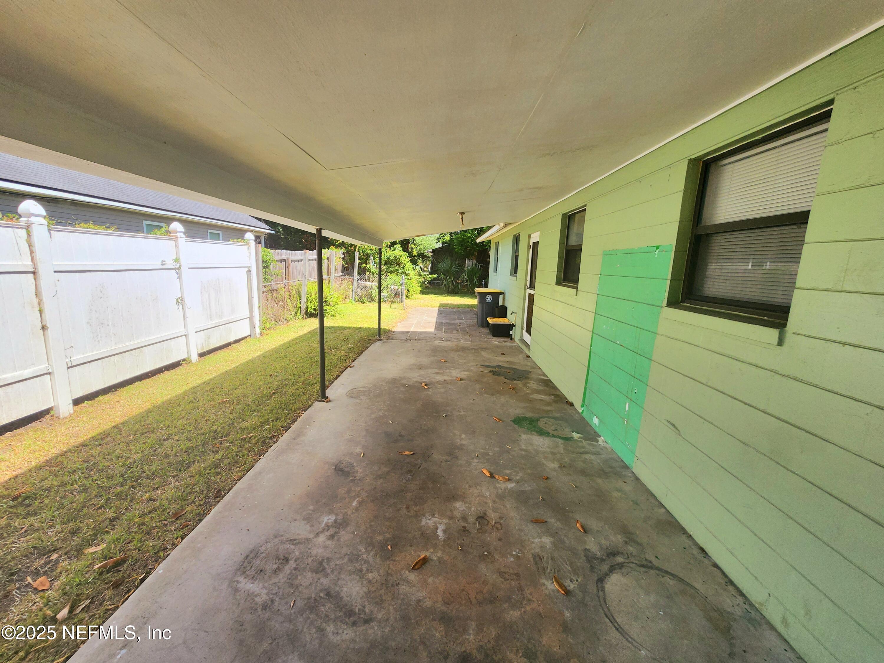 2271 W 10TH Street