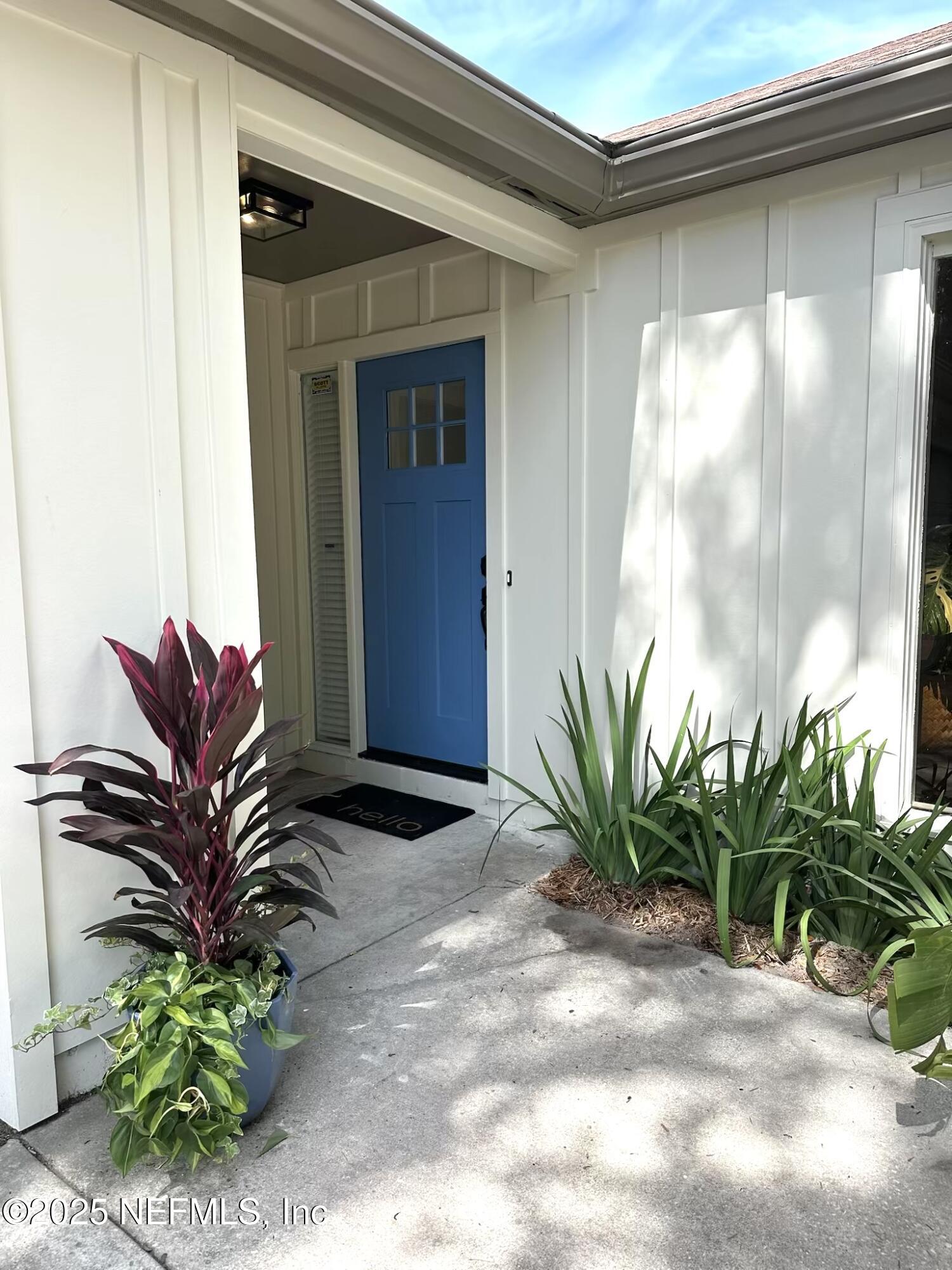 1002 KINGS Road