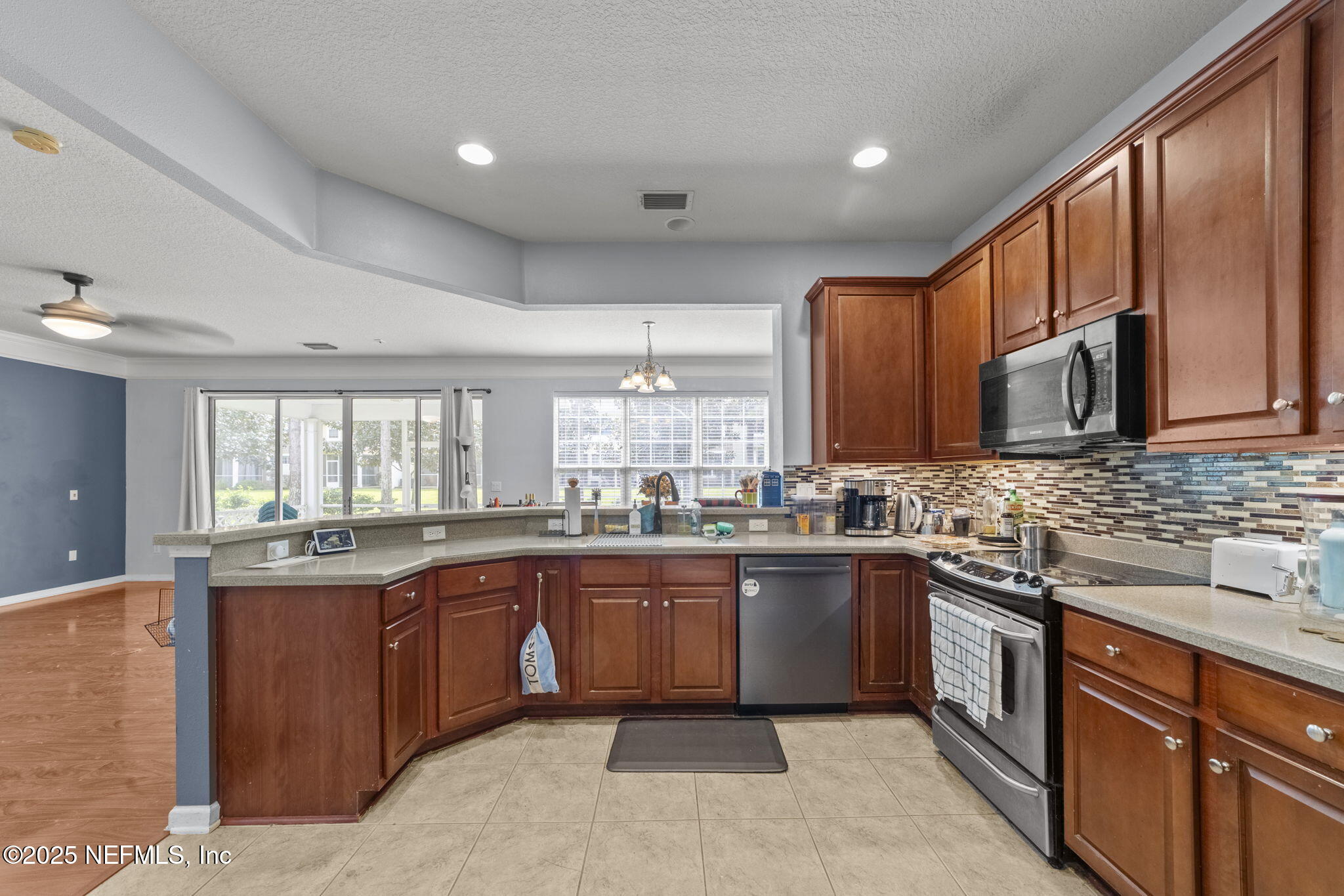 6488 WHITE FLOWER Court