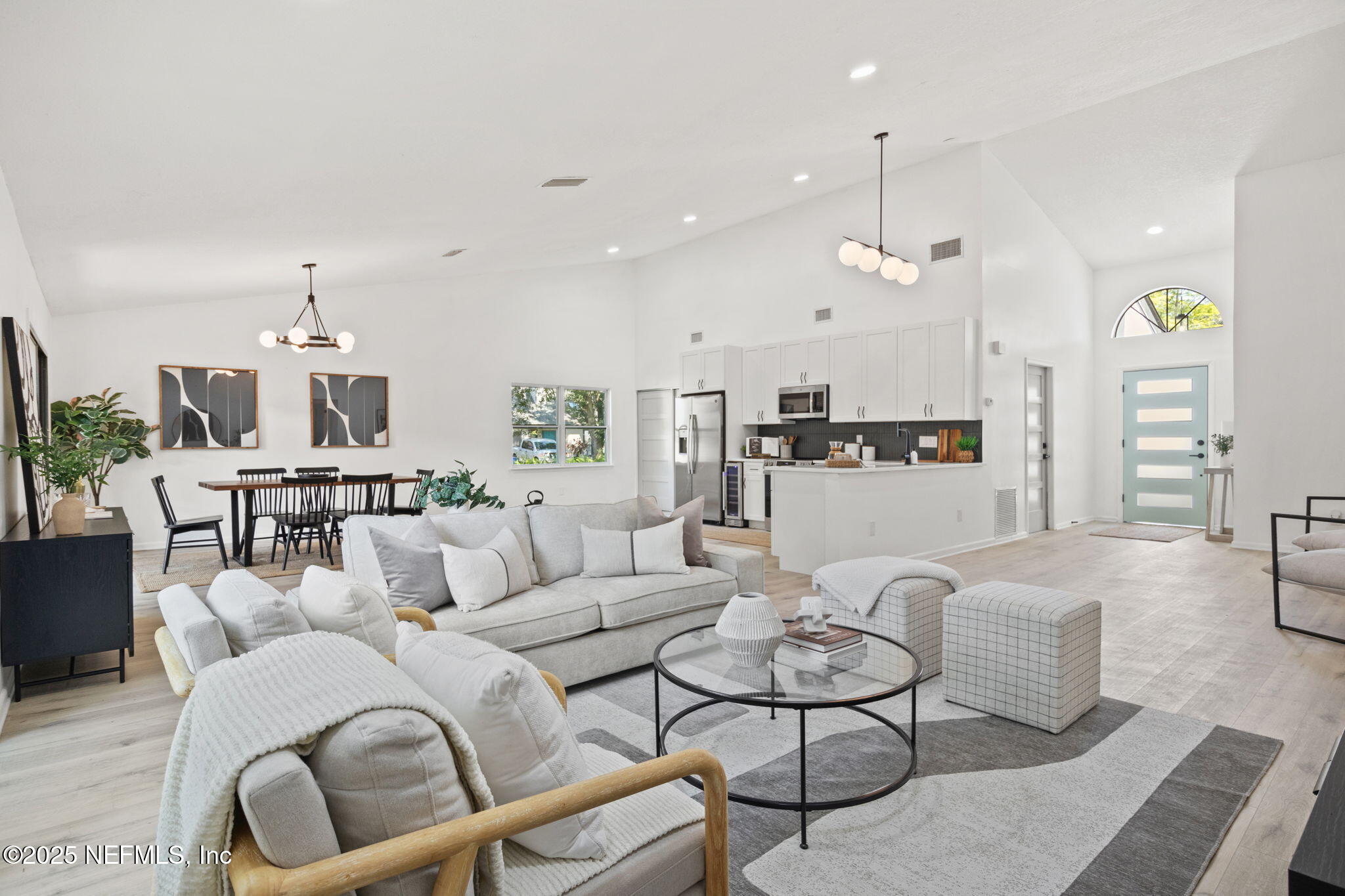 550 ROBLES Lane