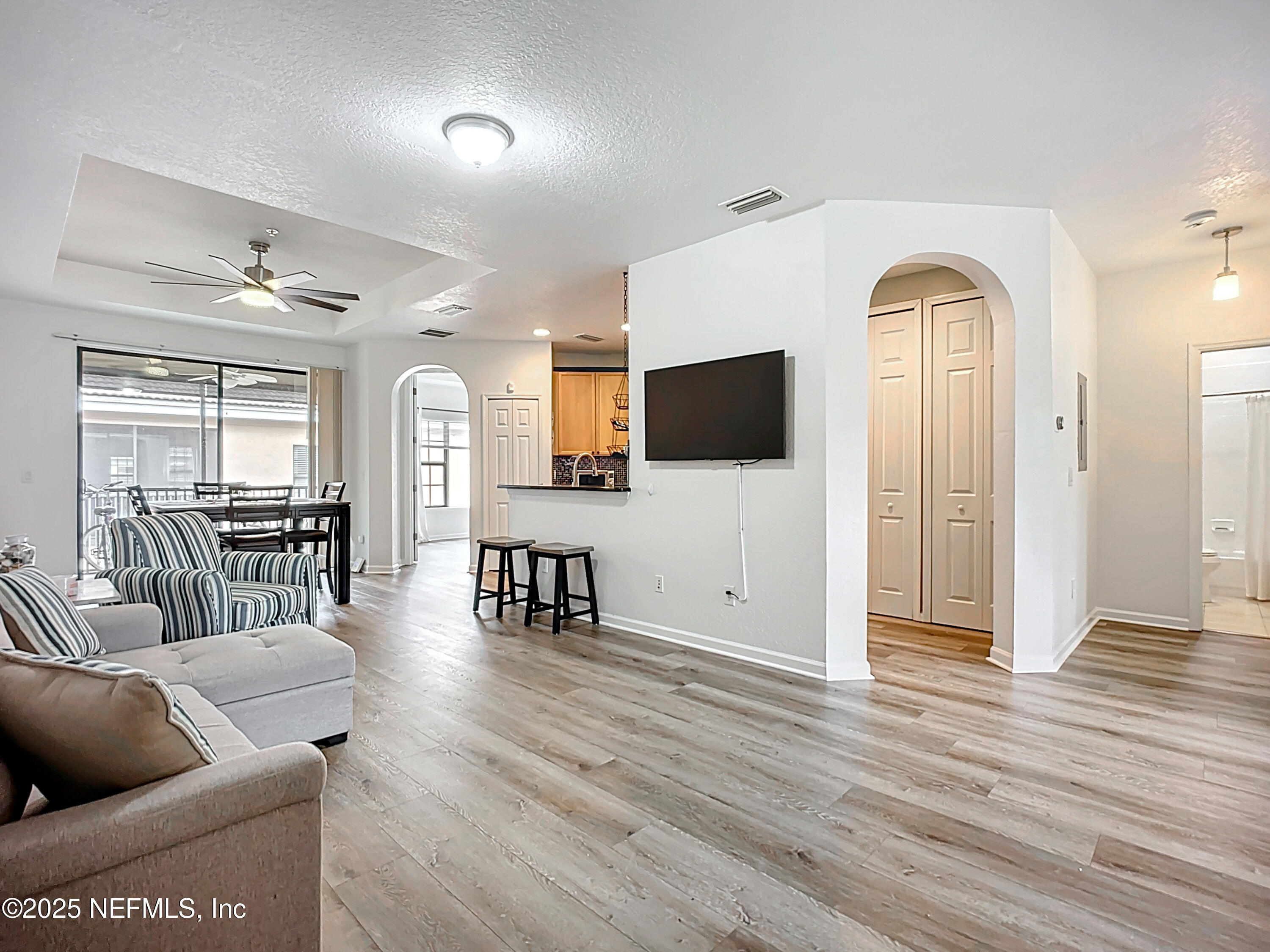 305 VIA CASTILLA 203