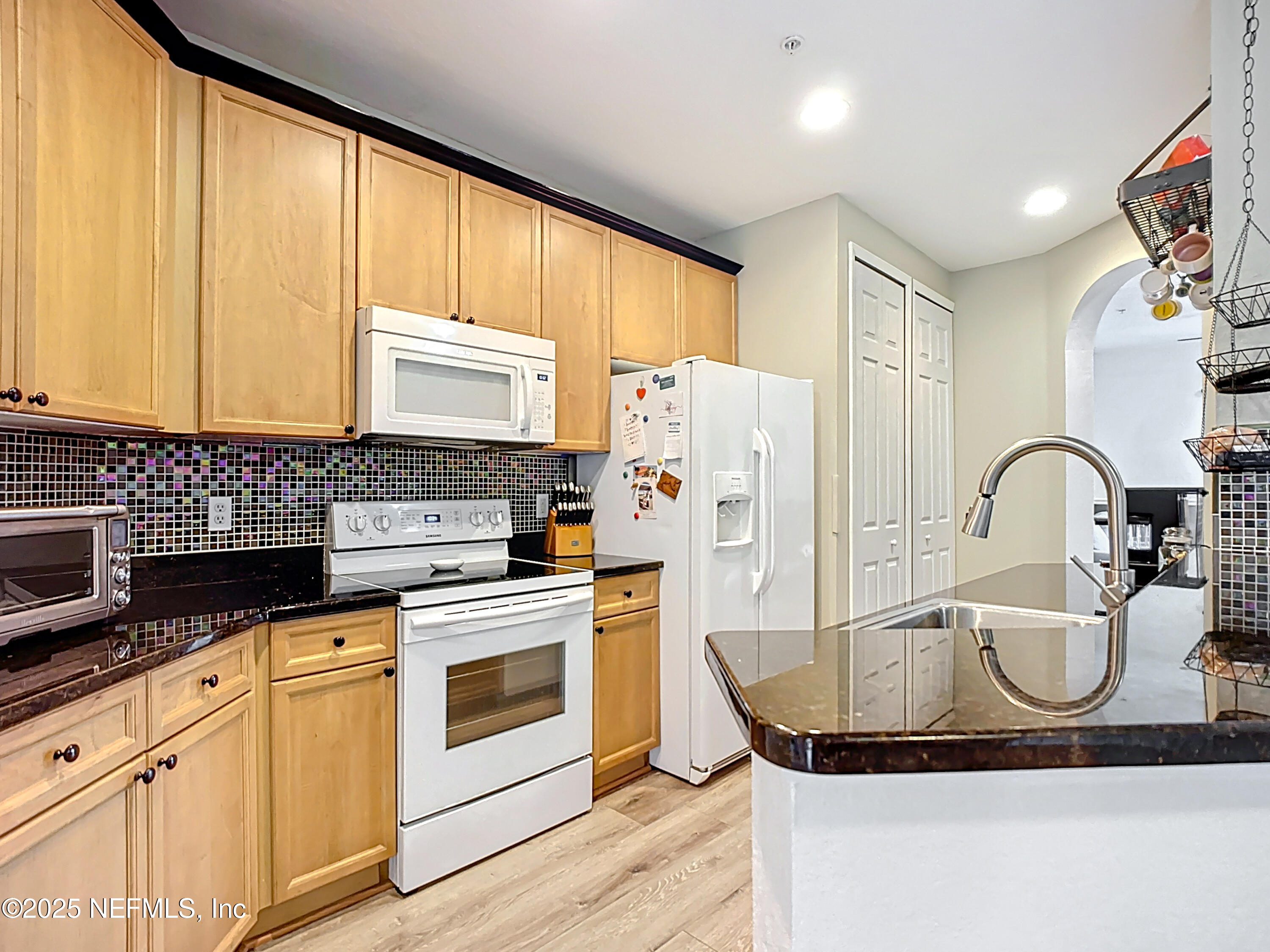 305 VIA CASTILLA 203