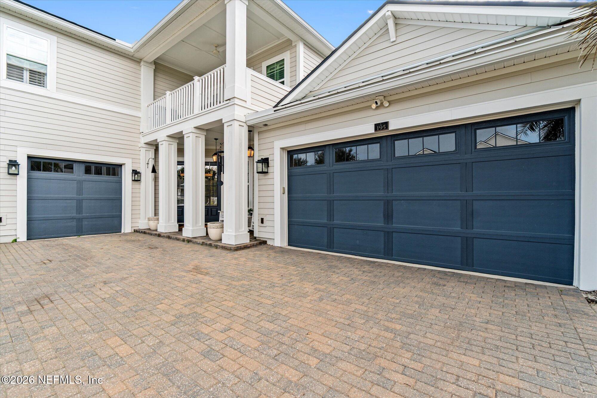 195 GLENNEYRE Circle