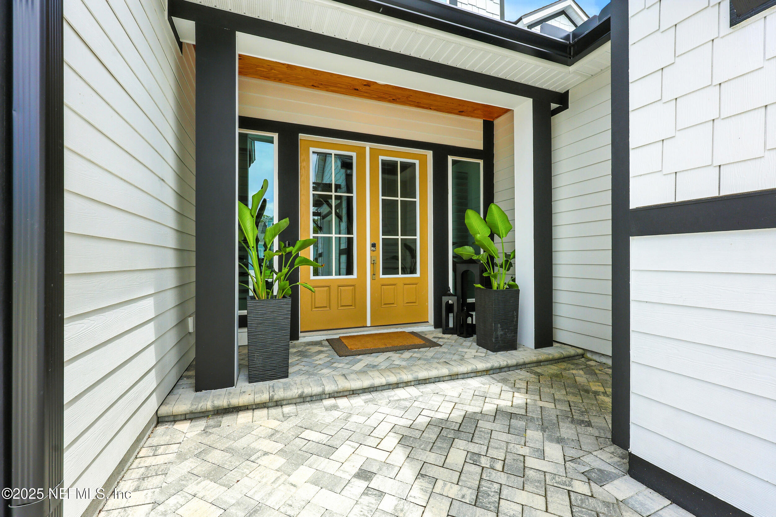 588 PALM CREST Drive