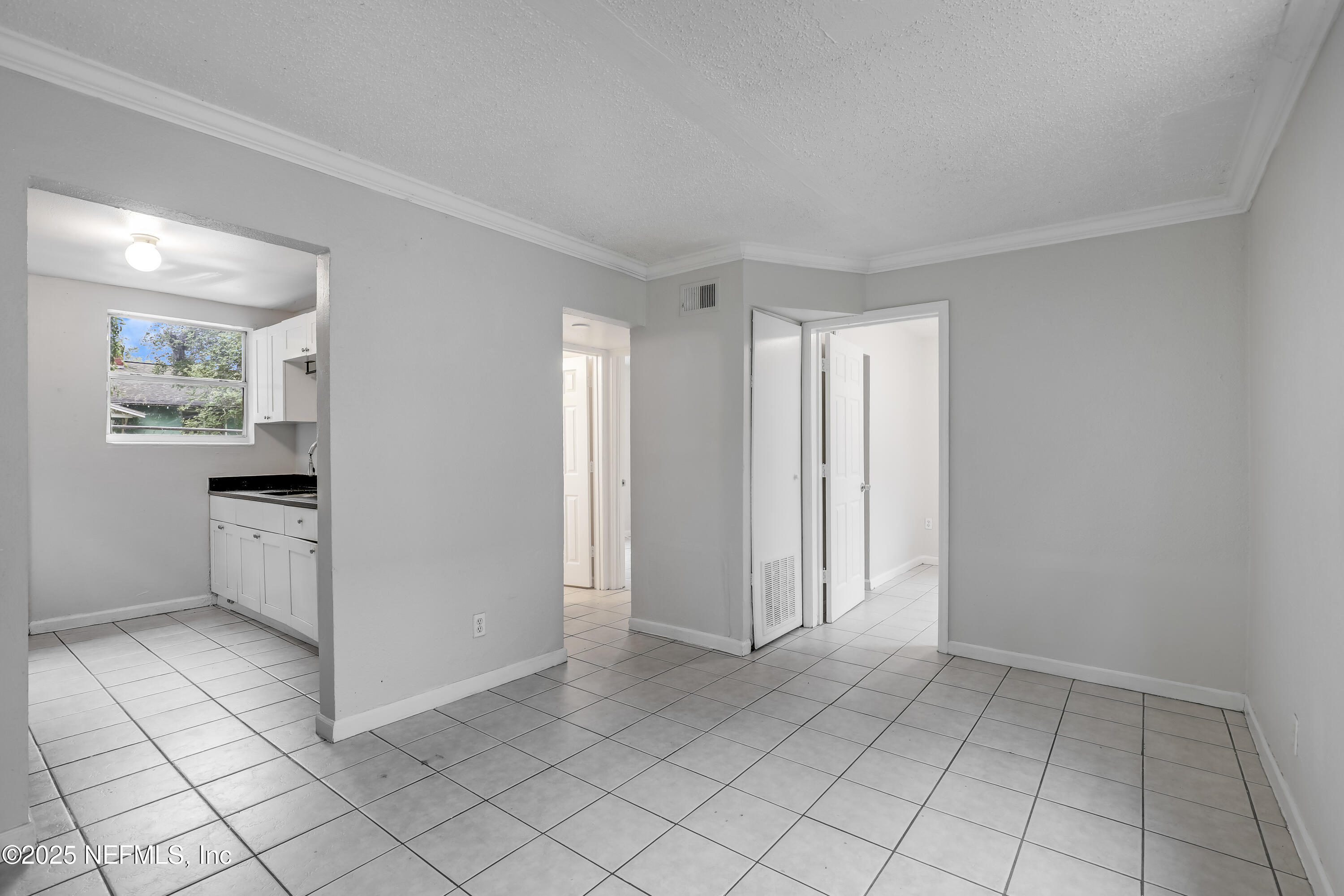 1530 W 21ST Street