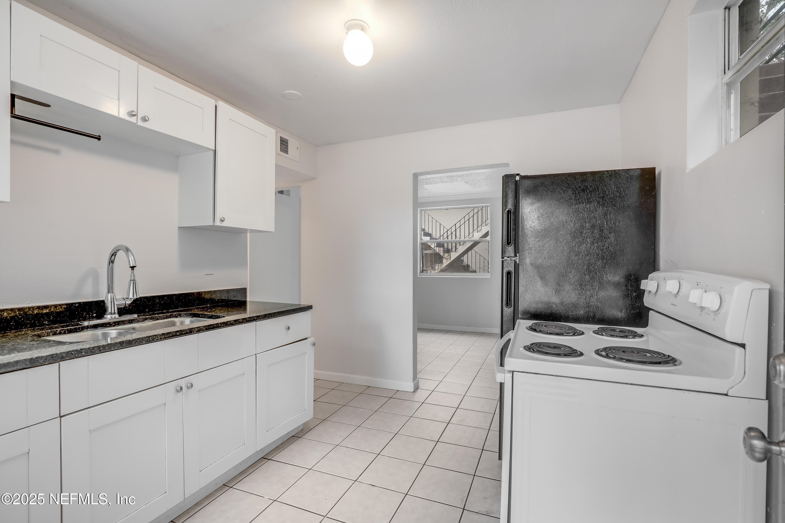 1530 W 21ST Street