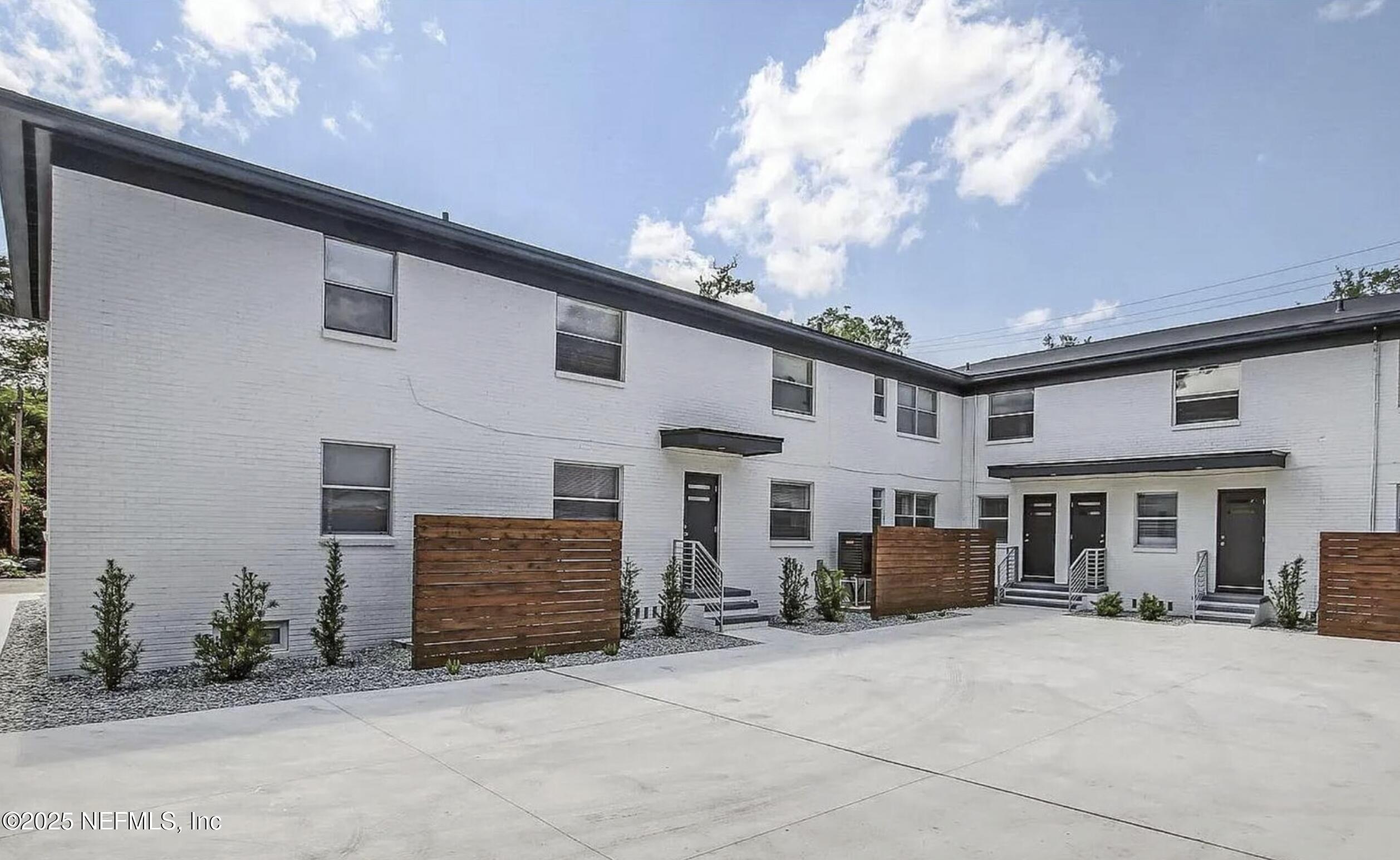 2160 RIVERSIDE Avenue