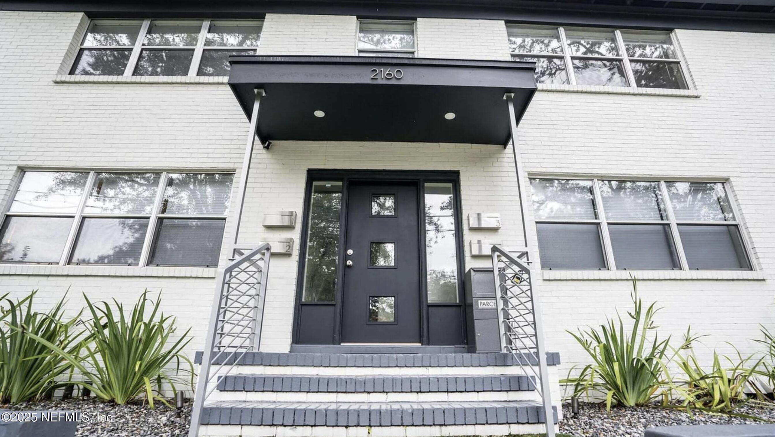 2160 RIVERSIDE Avenue