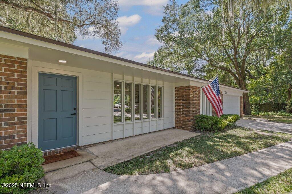 5528 BRADFORD Court