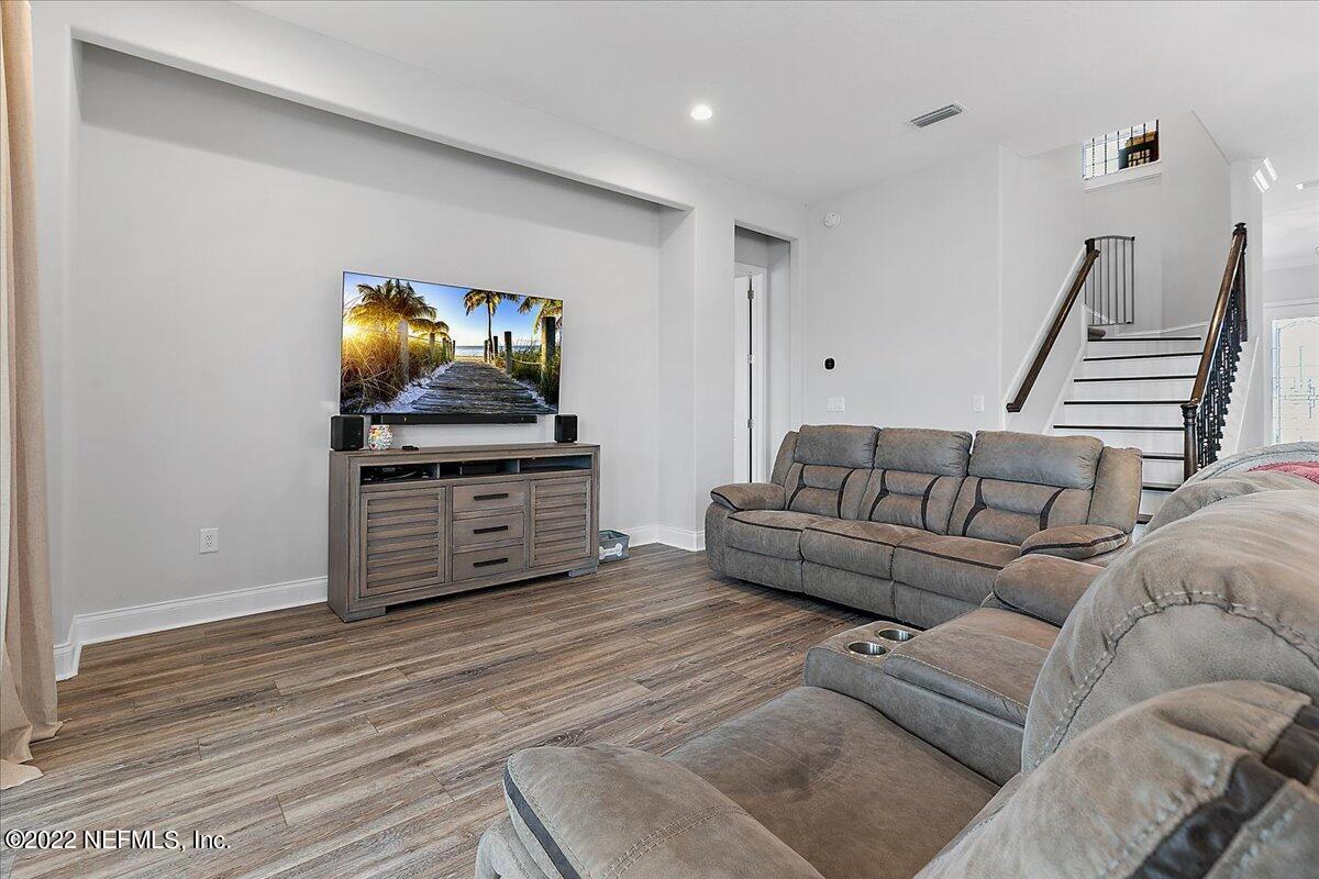 476 SILVERLEAF VILLAGE Drive