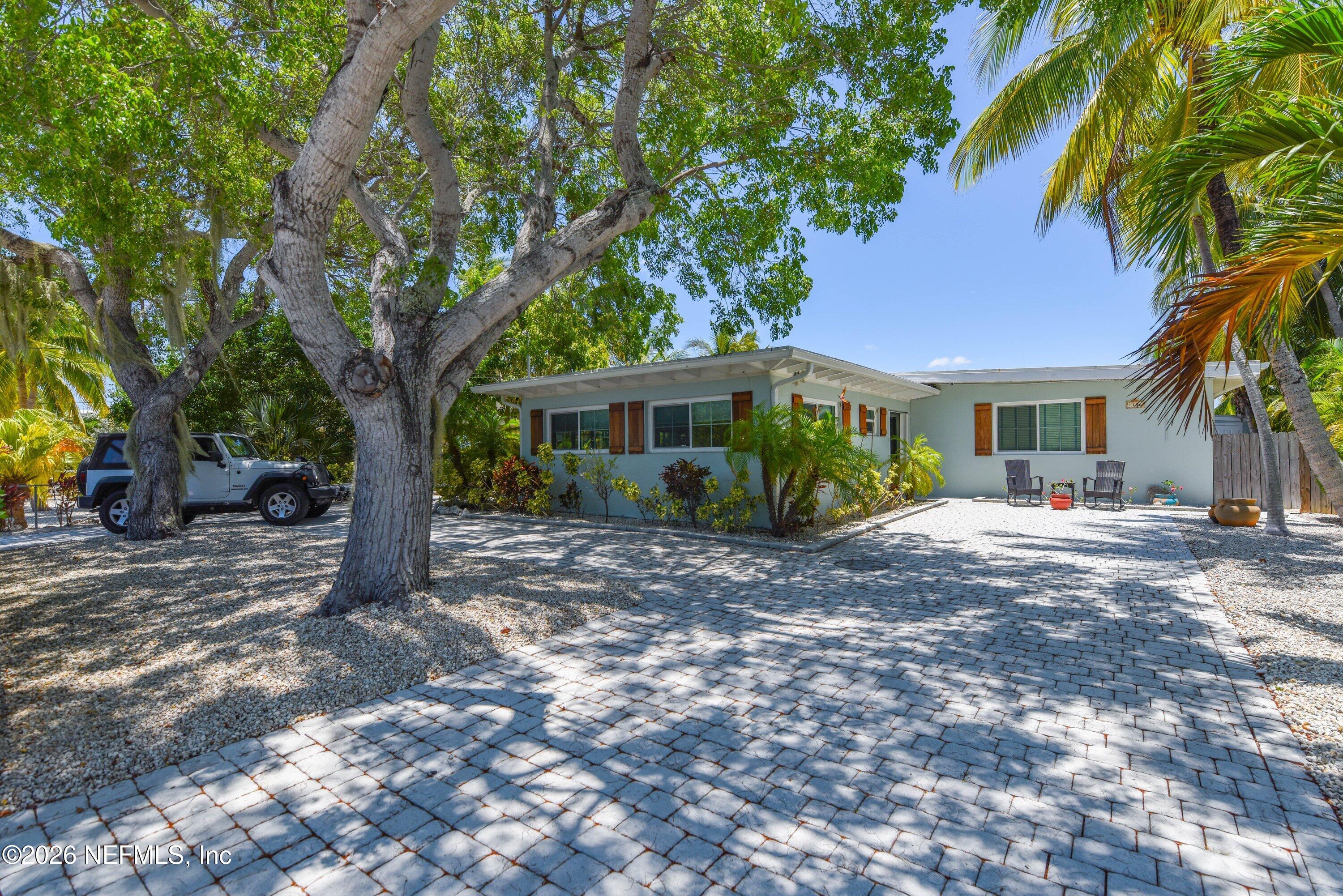1136 W SHORE Drive