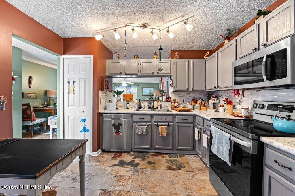 3519 RAIN FOREST Drive W