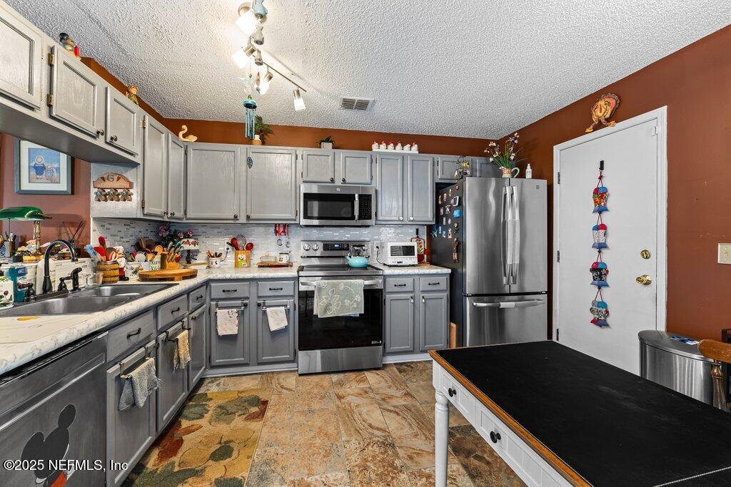 3519 RAIN FOREST Drive W