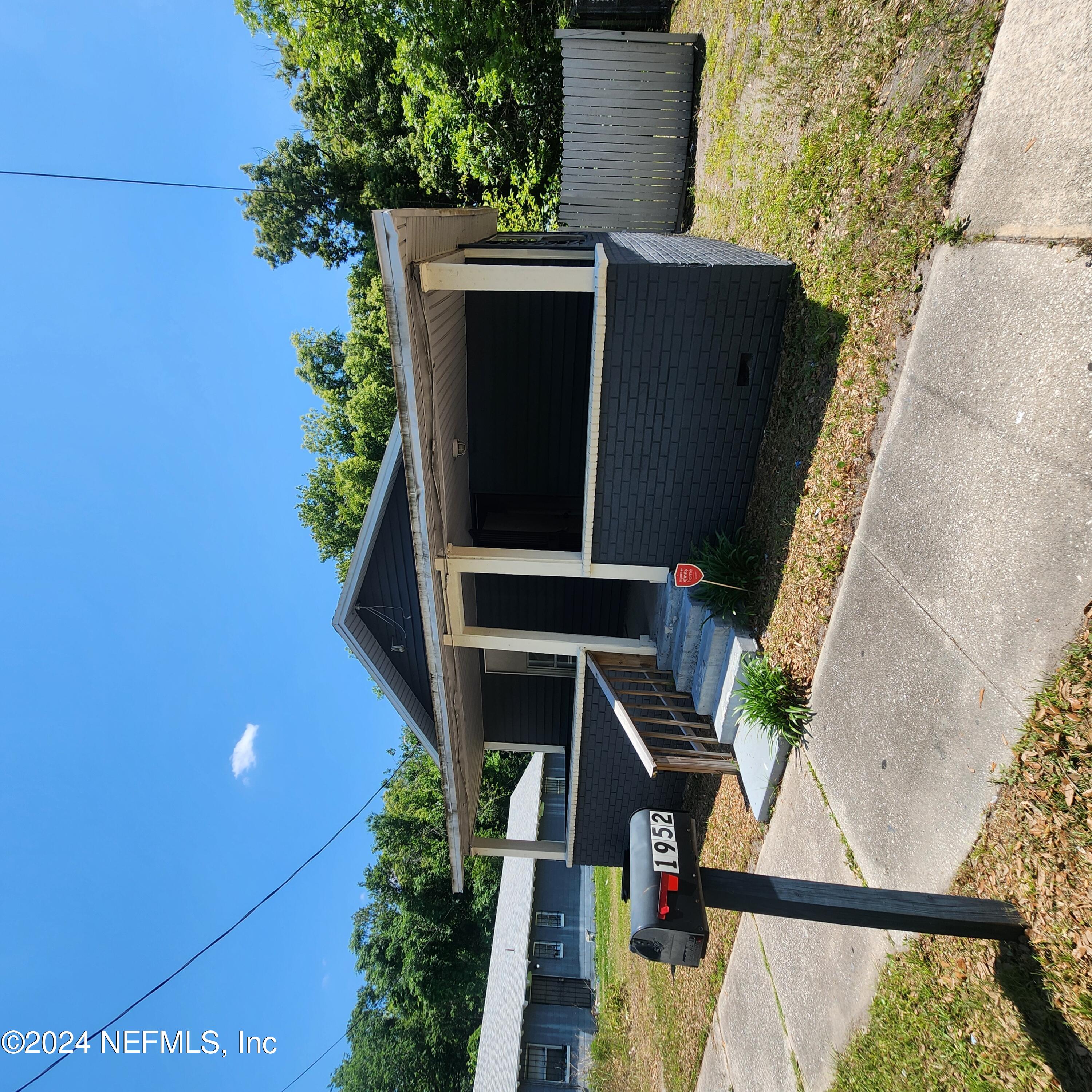 Jacksonville, FL home for sale located at 1952 Broadway Avenue, Jacksonville, FL 32209
