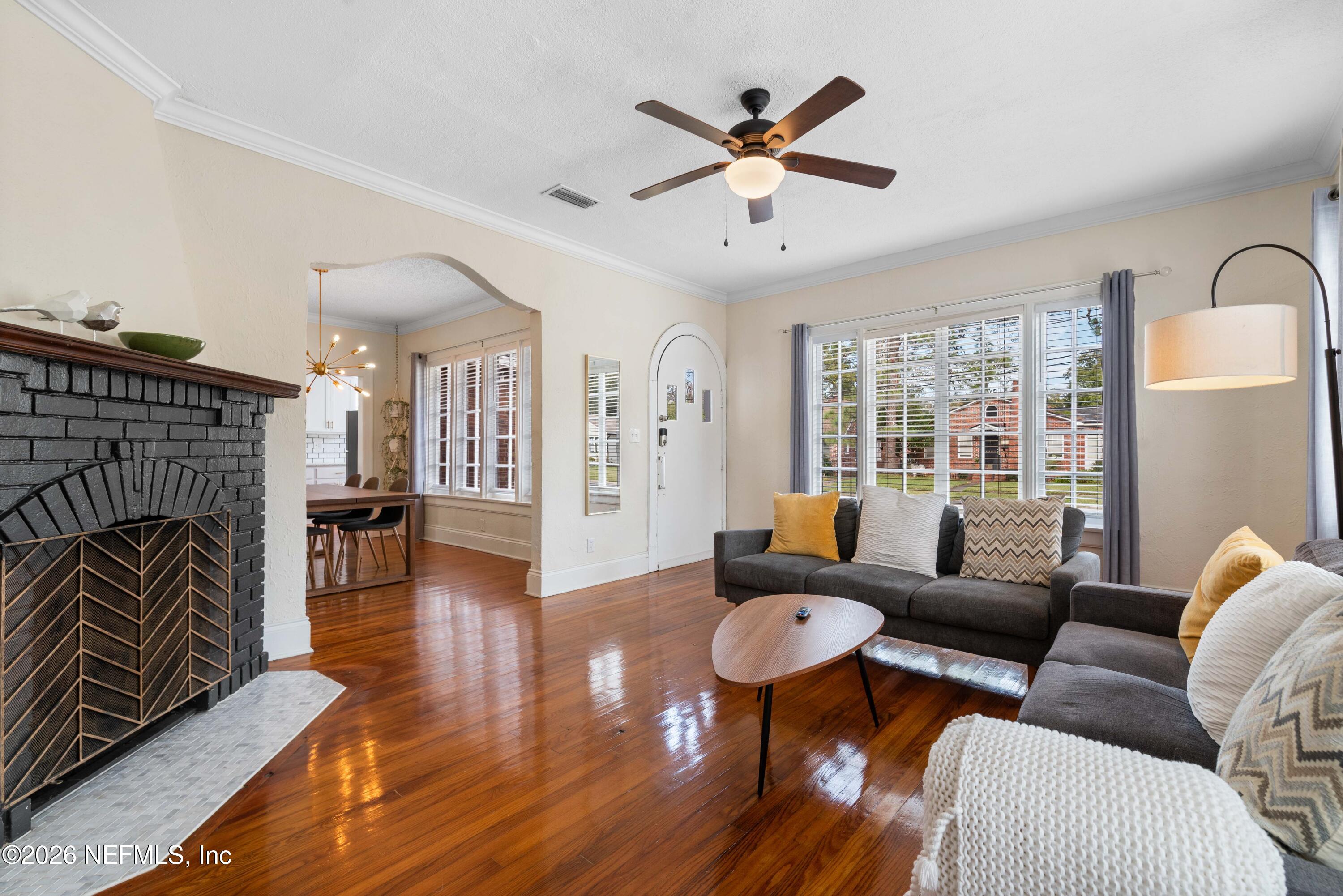 4702 RAMONA Boulevard