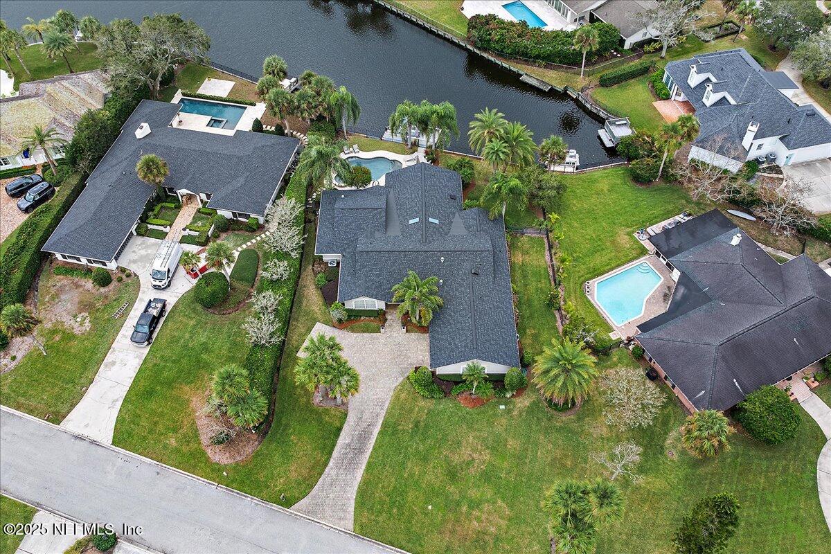 24 POINCIANA Way