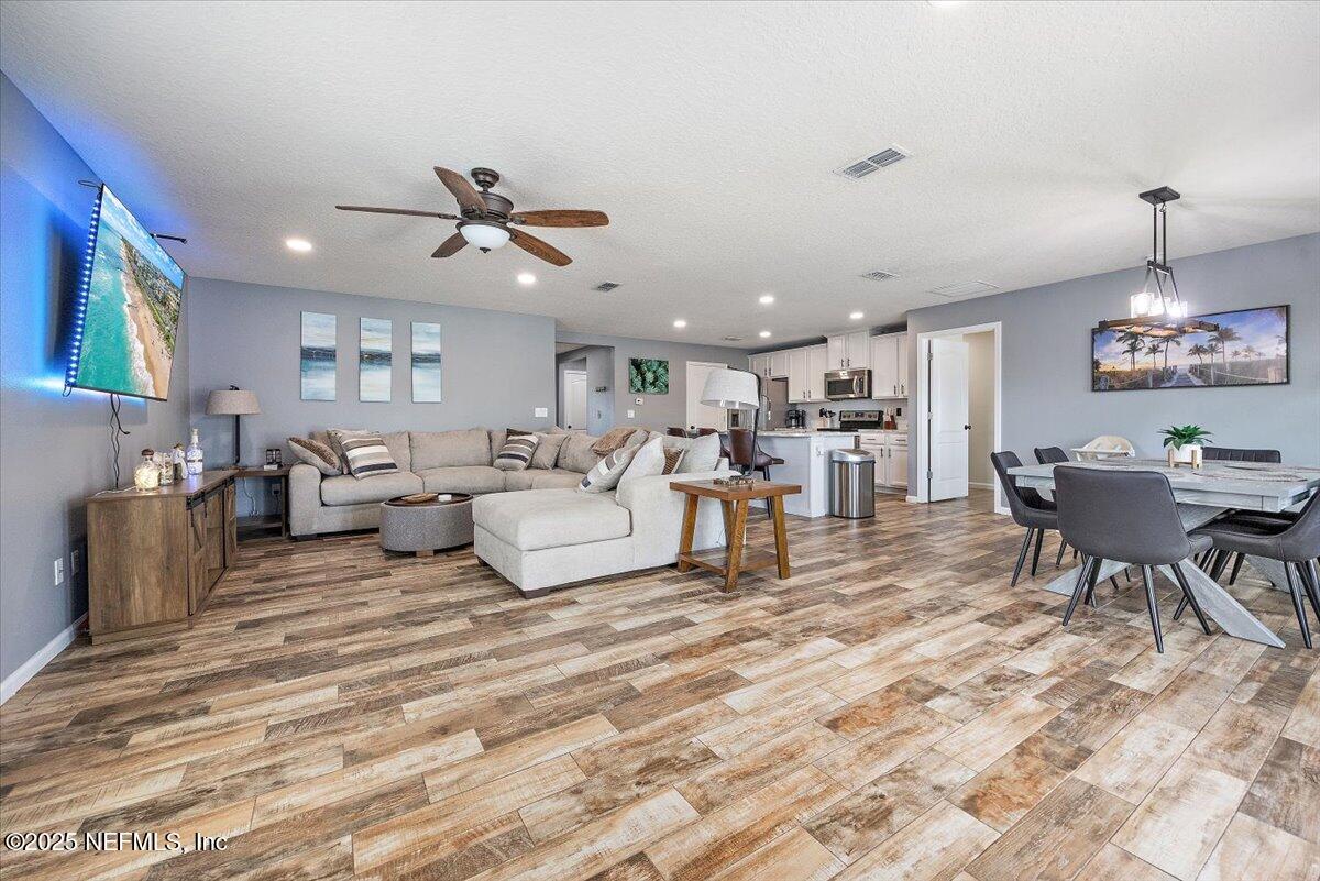 4085 GREAT FALLS LOOP Loop