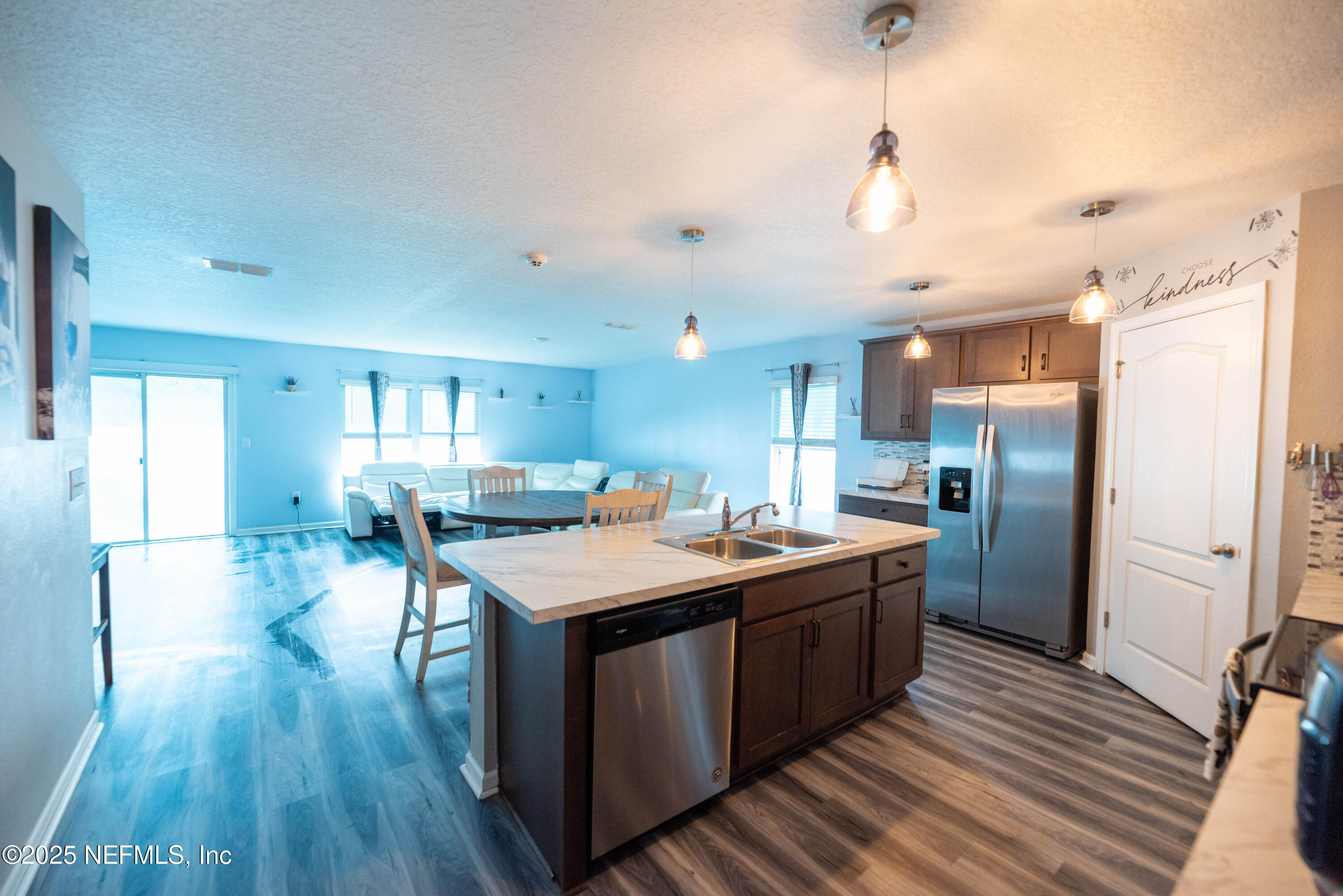 2440 BEACHVIEW Drive