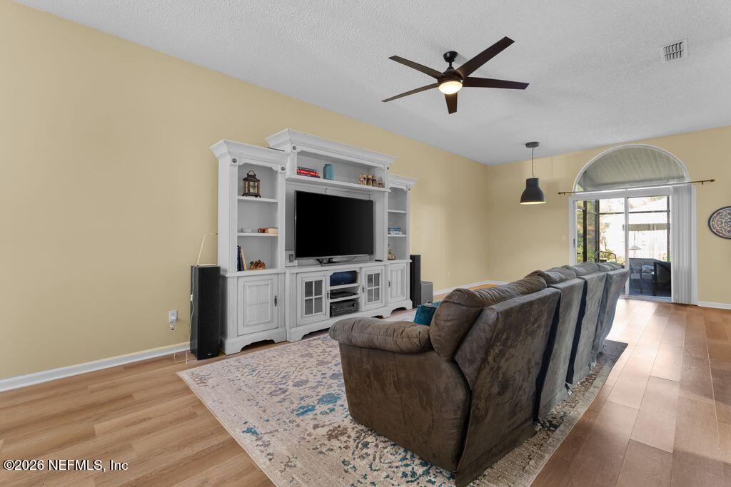 3823 UNION PACIFIC Drive W