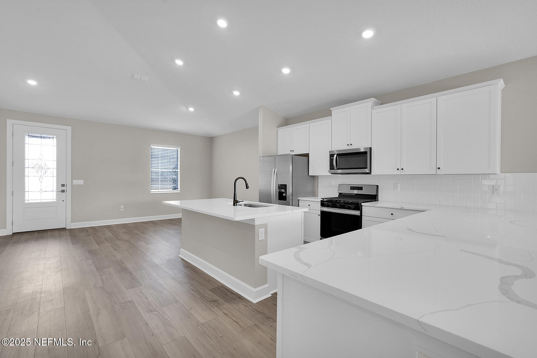 3949 GAREYS FERRY Way