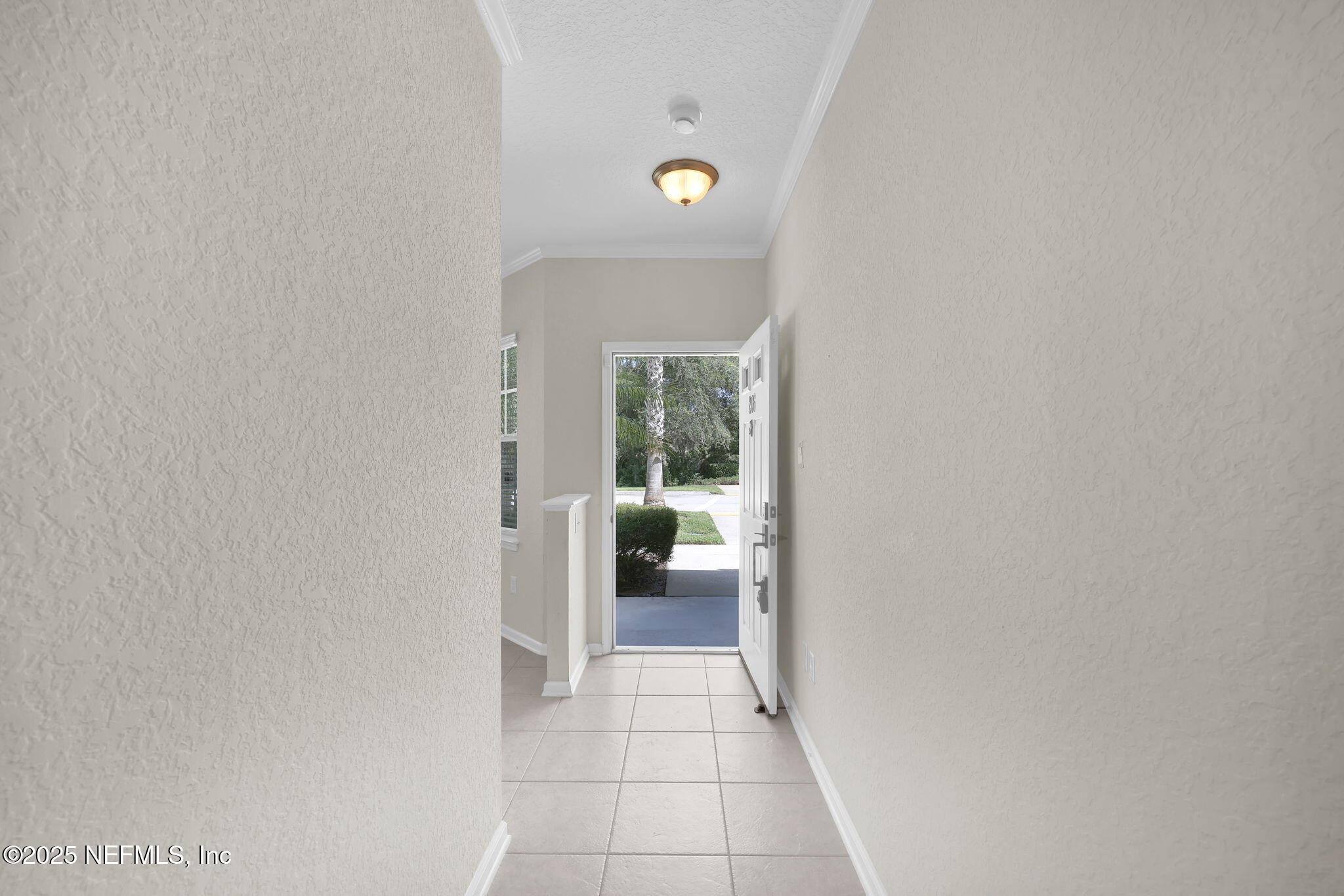 105 E PINE HOLLOW Trail 206