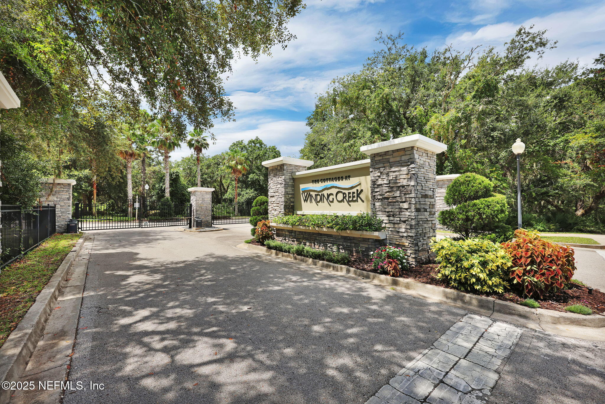 105 E PINE HOLLOW Trail 206