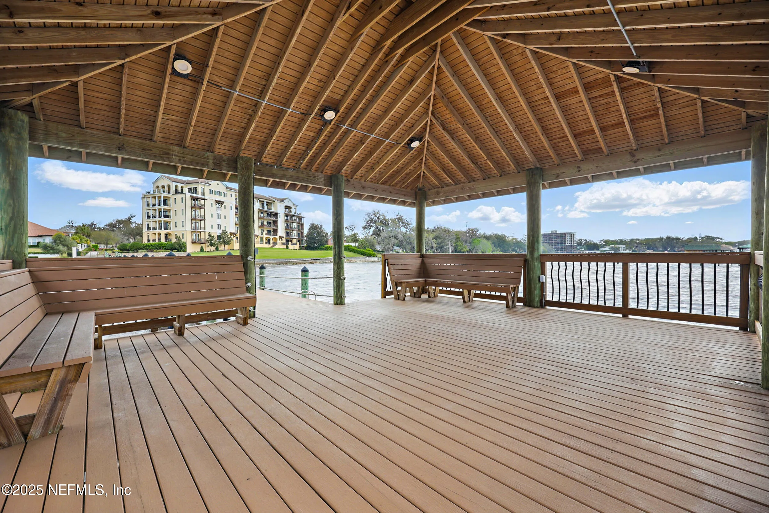 Jacksonville, Florida 32207, United States, 3 Bedrooms Bedrooms, ,4 BathroomsBathrooms,Residential,Pending,87066