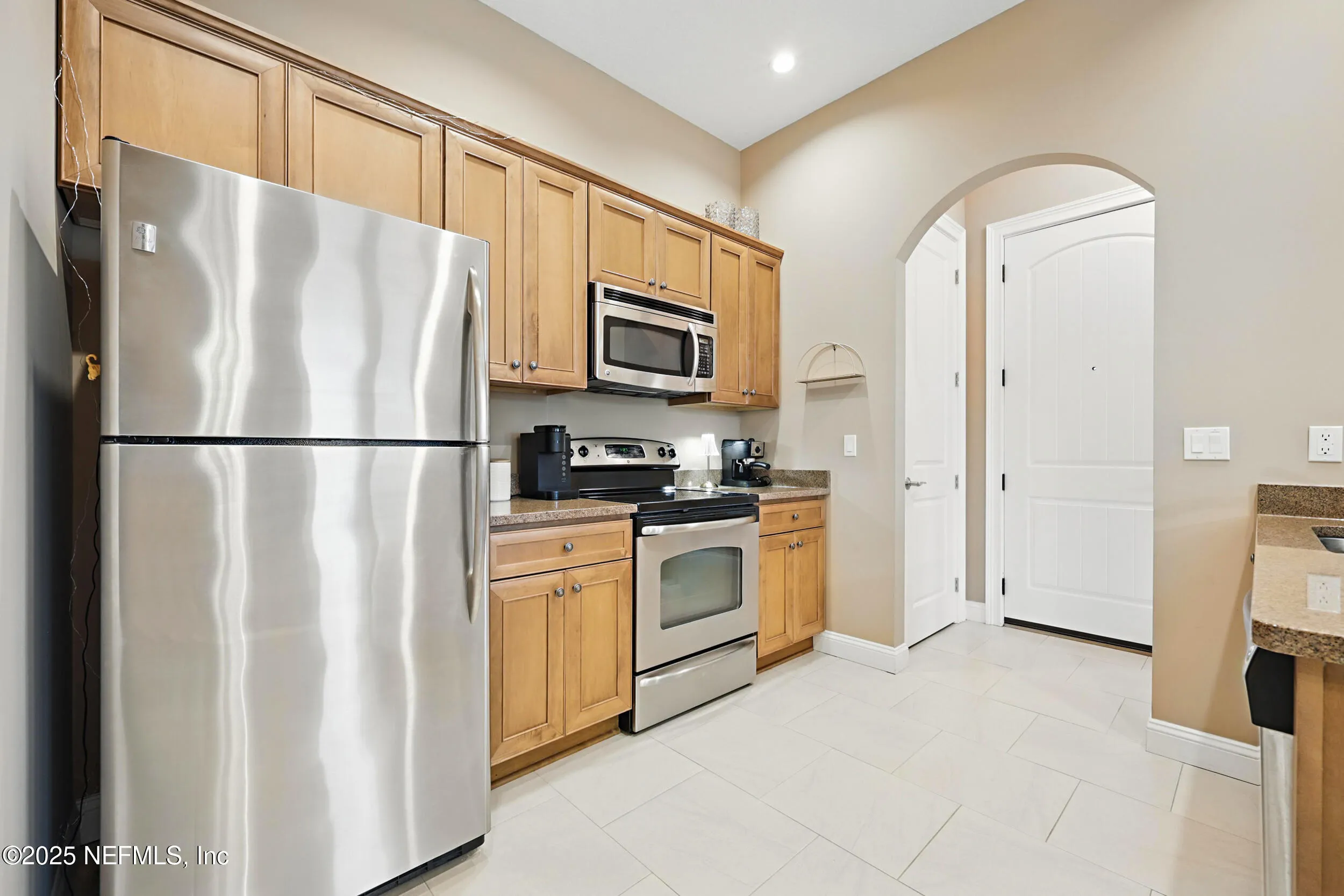 Jacksonville, Florida 32207, United States, 3 Bedrooms Bedrooms, ,4 BathroomsBathrooms,Residential,Pending,87066