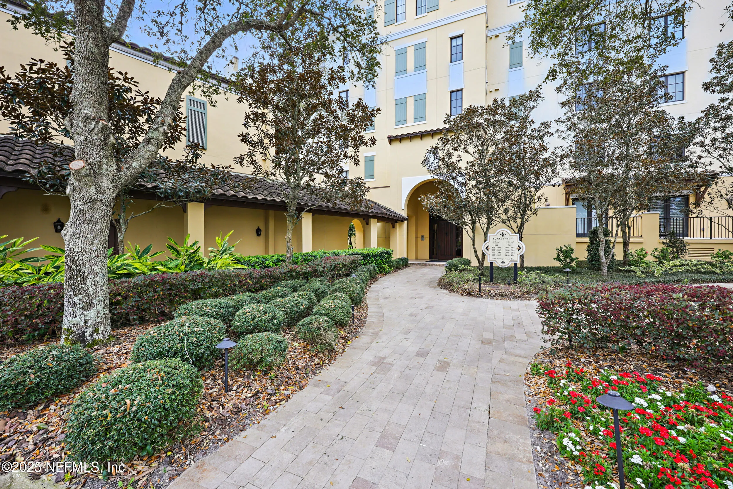 Jacksonville, Florida 32207, United States, 3 Bedrooms Bedrooms, ,4 BathroomsBathrooms,Residential,Pending,87066