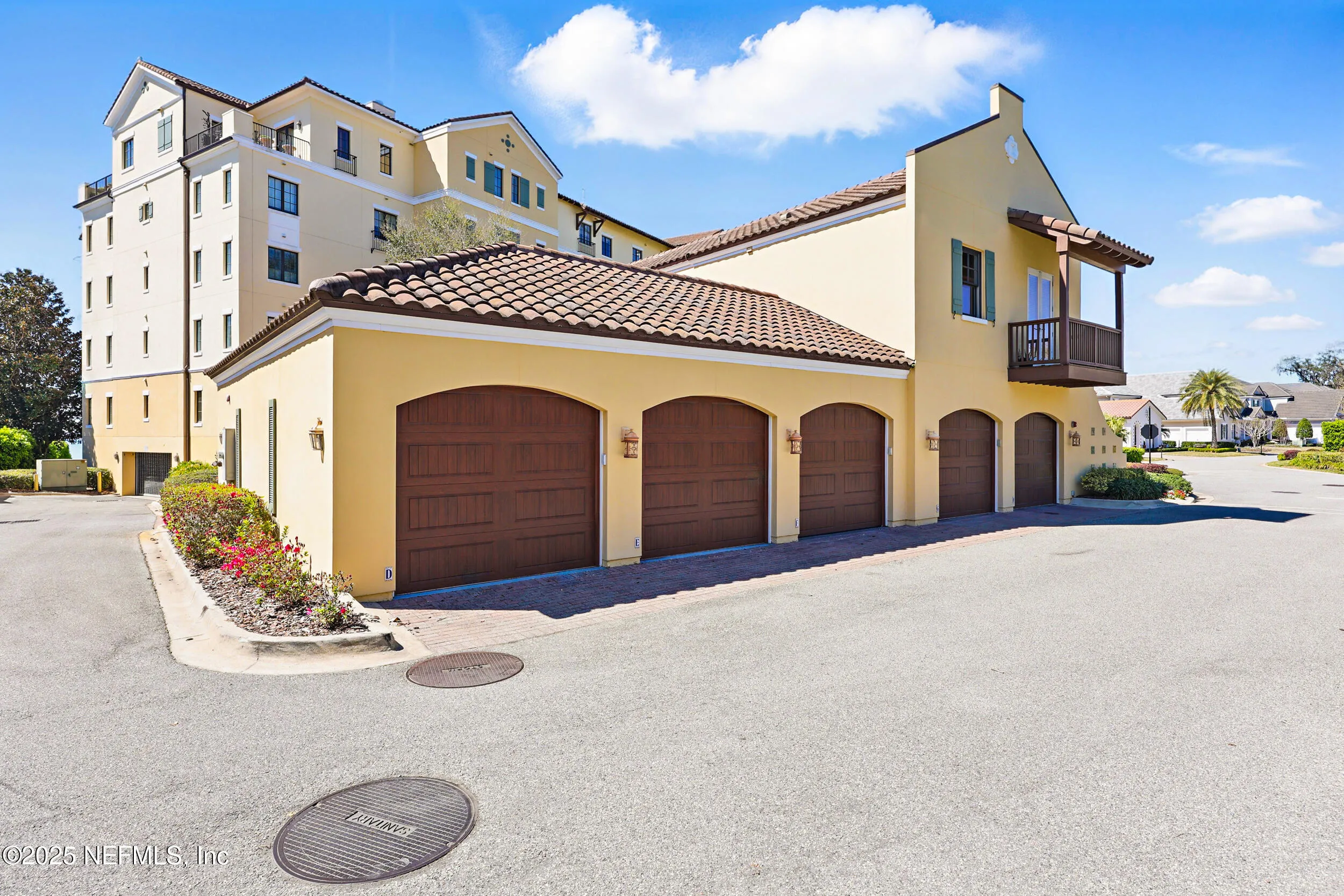 Jacksonville, Florida 32207, United States, 3 Bedrooms Bedrooms, ,4 BathroomsBathrooms,Residential,Pending,87066