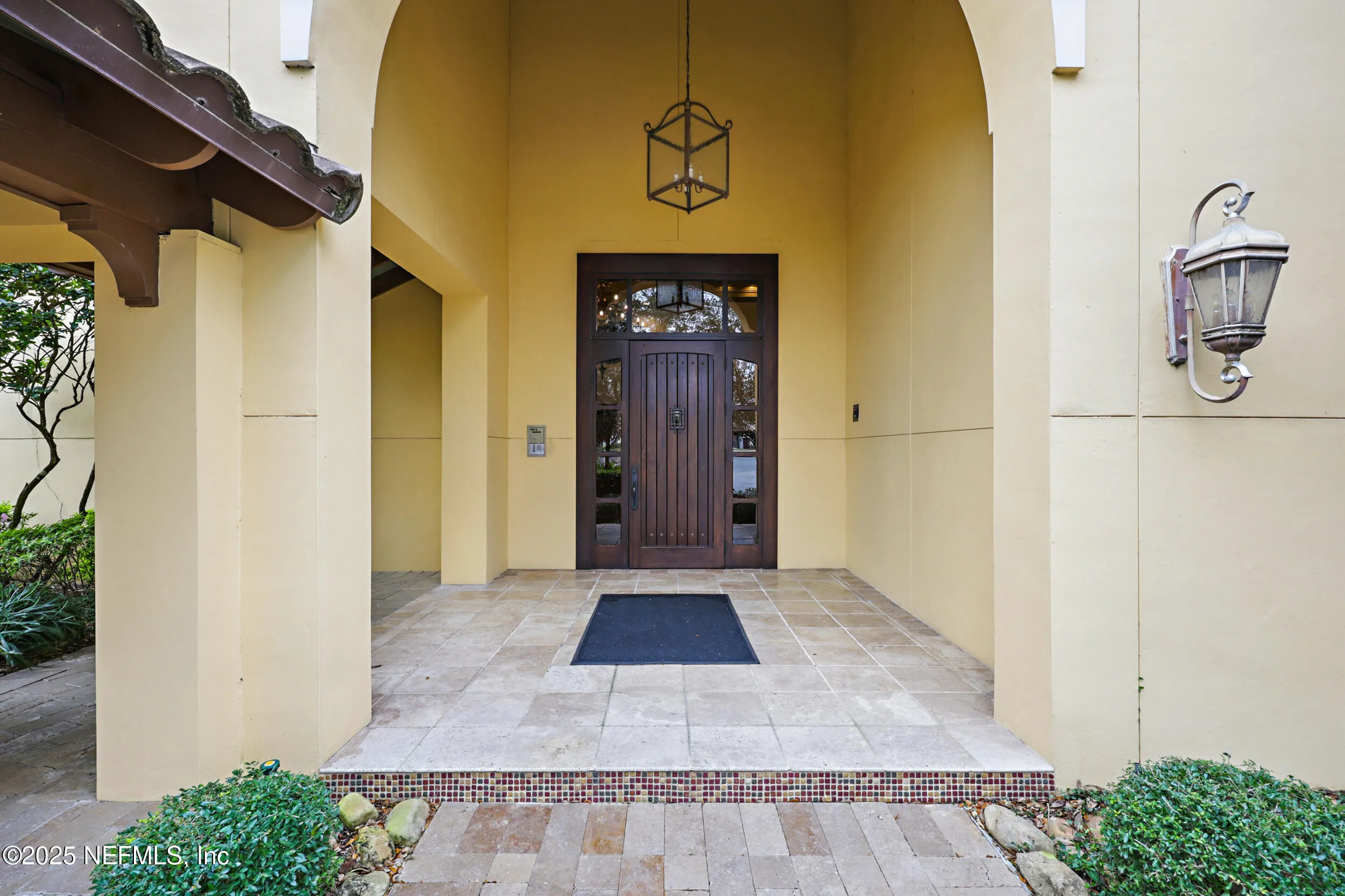 Jacksonville, Florida 32207, United States, 3 Bedrooms Bedrooms, ,4 BathroomsBathrooms,Residential,Pending,87066