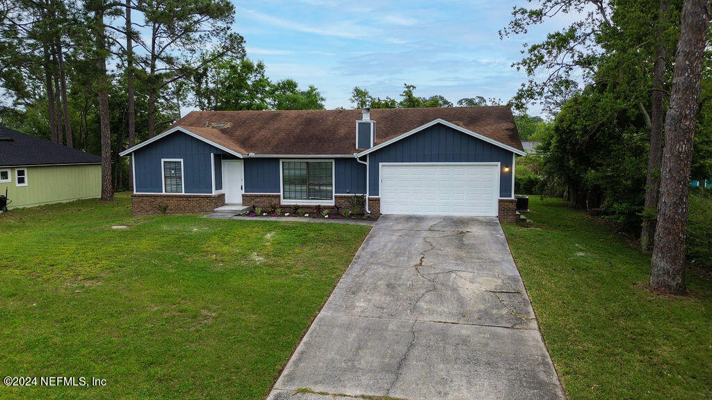Jacksonville, FL home for sale located at 7541 Falcon Trace Drive W, Jacksonville, FL 32222