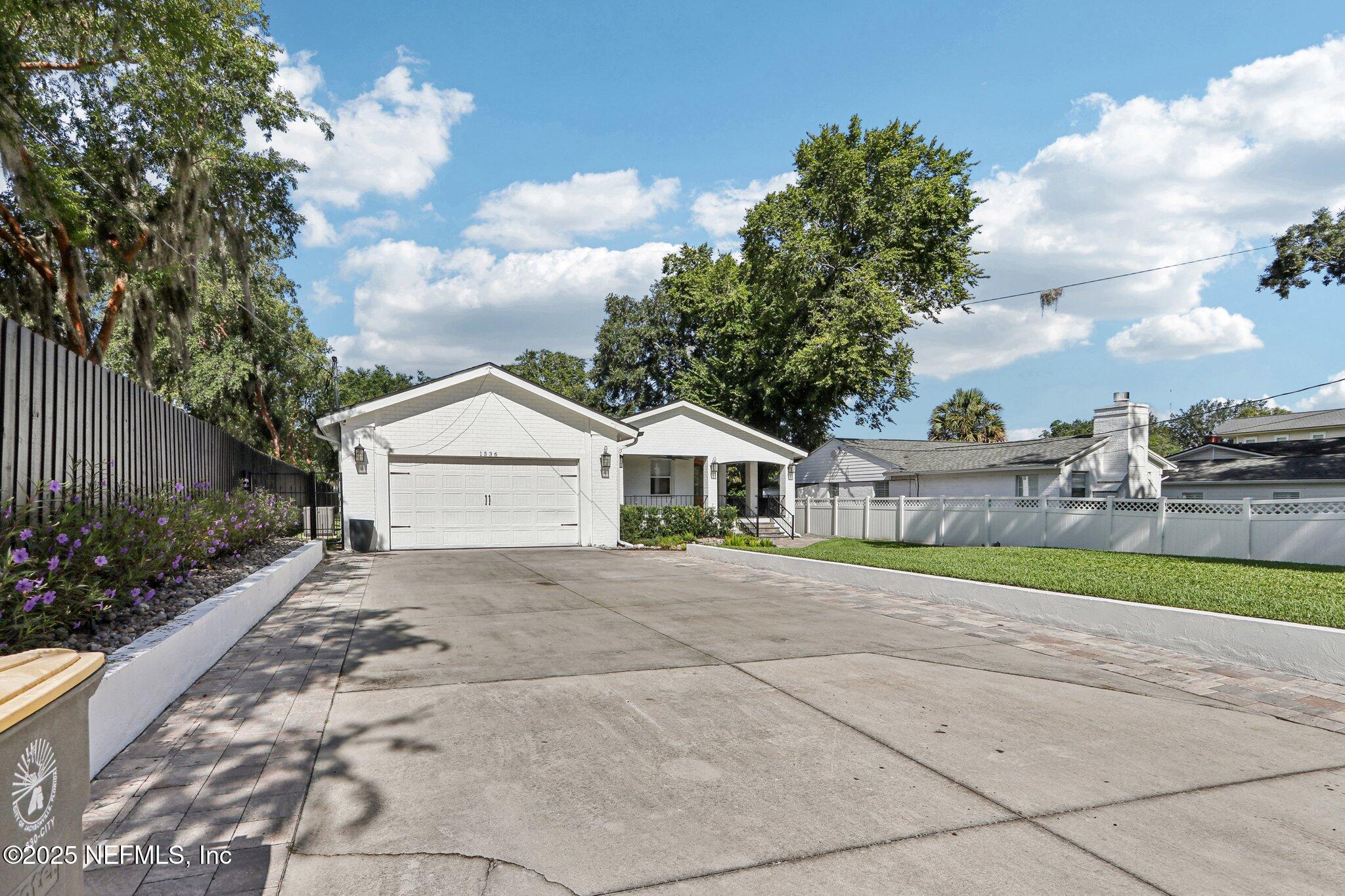 1536 MAYFAIR Road