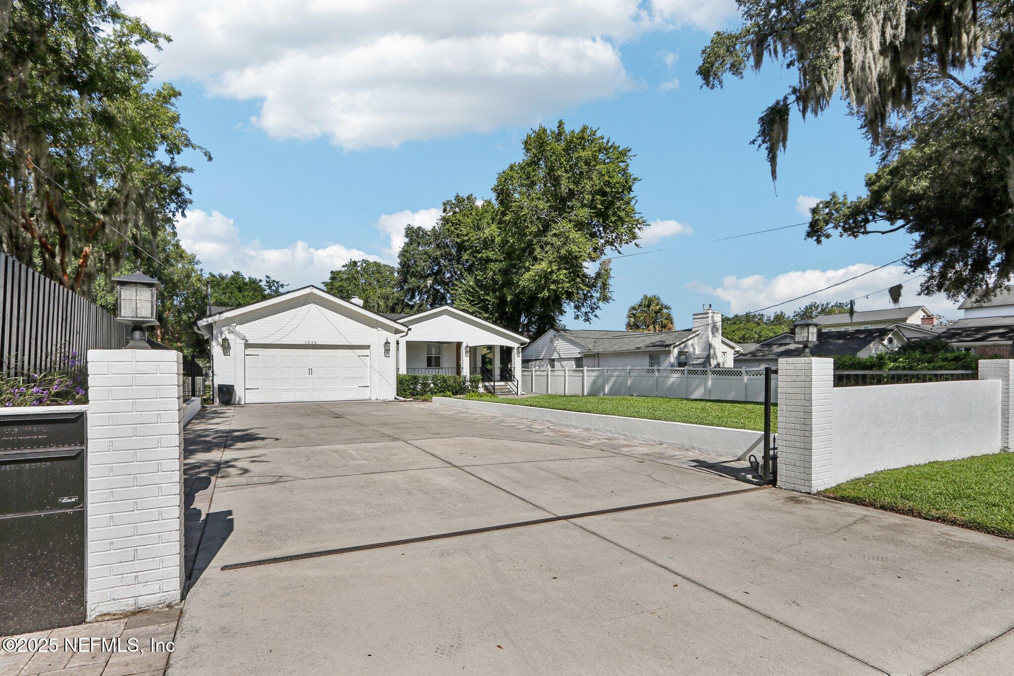 1536 MAYFAIR Road