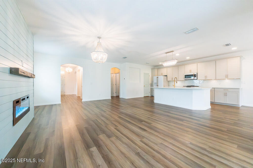 64 SAINT BARTS Avenue