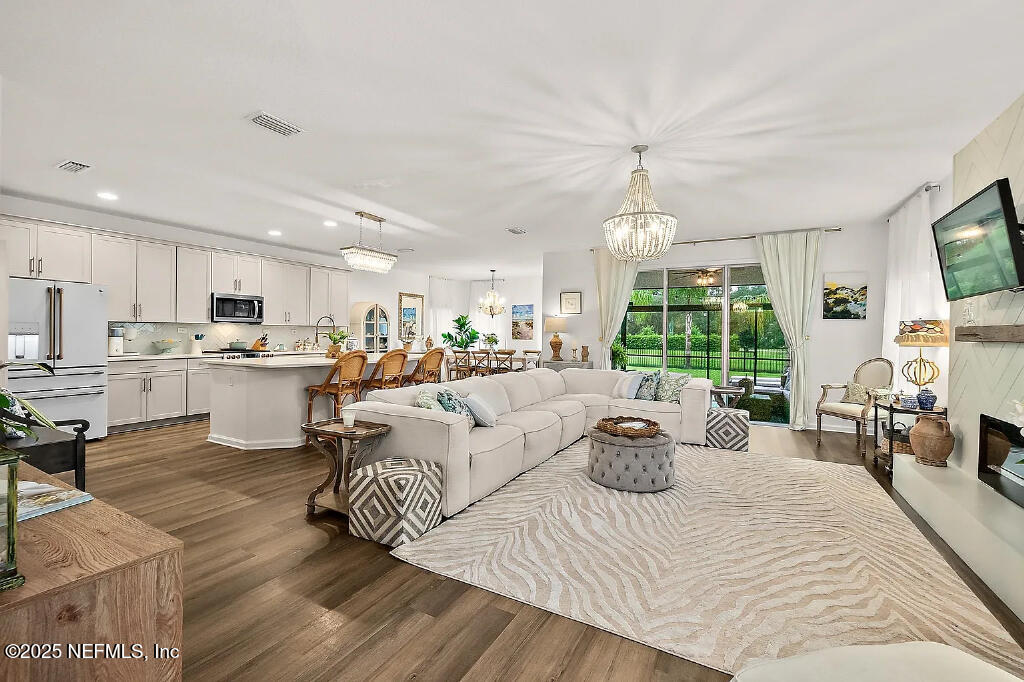 64 SAINT BARTS Avenue