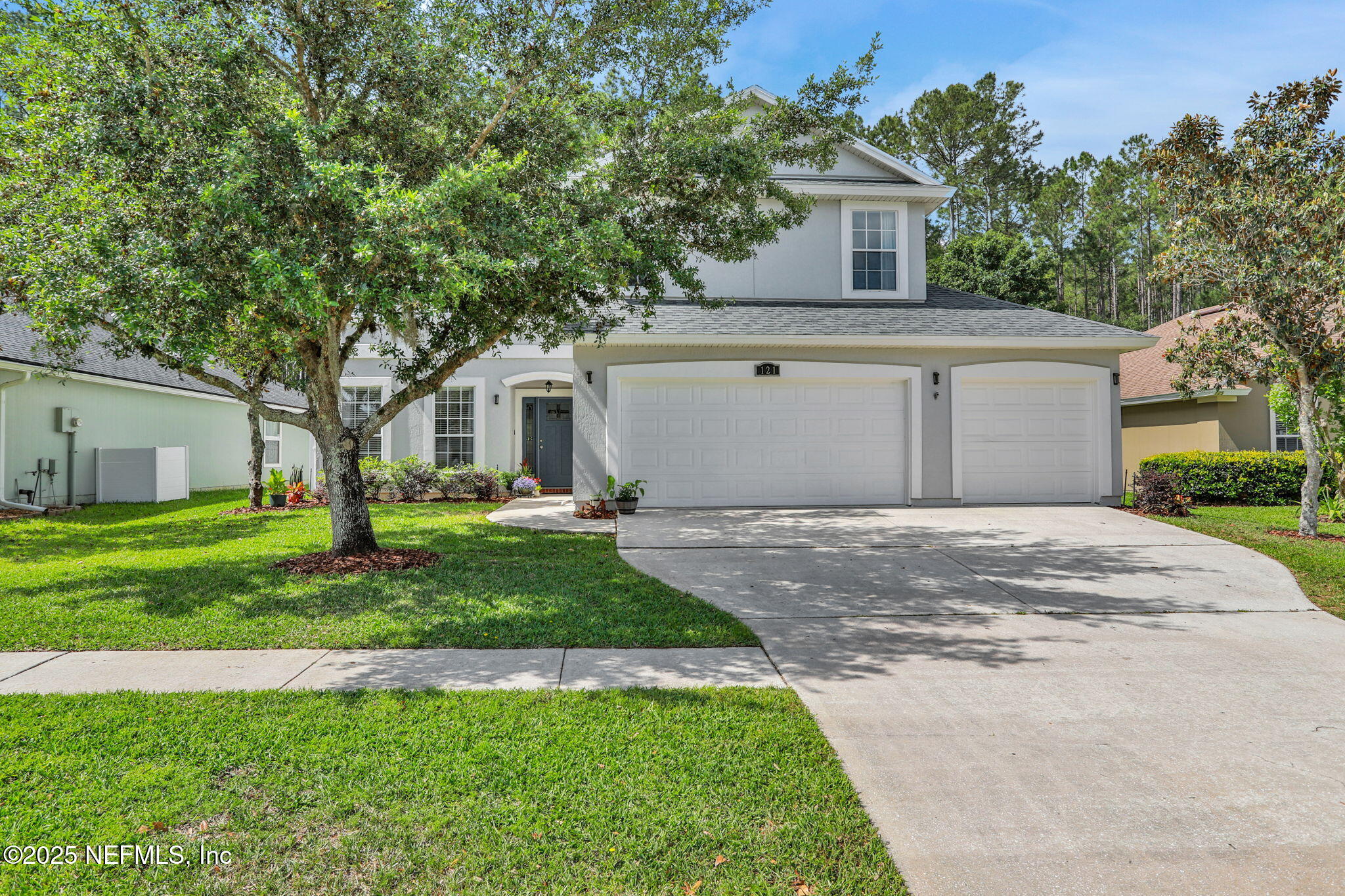 121 MAHOGANY BAY Drive