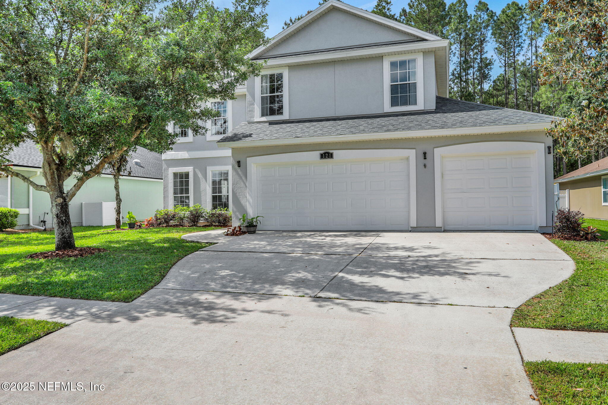 121 MAHOGANY BAY Drive