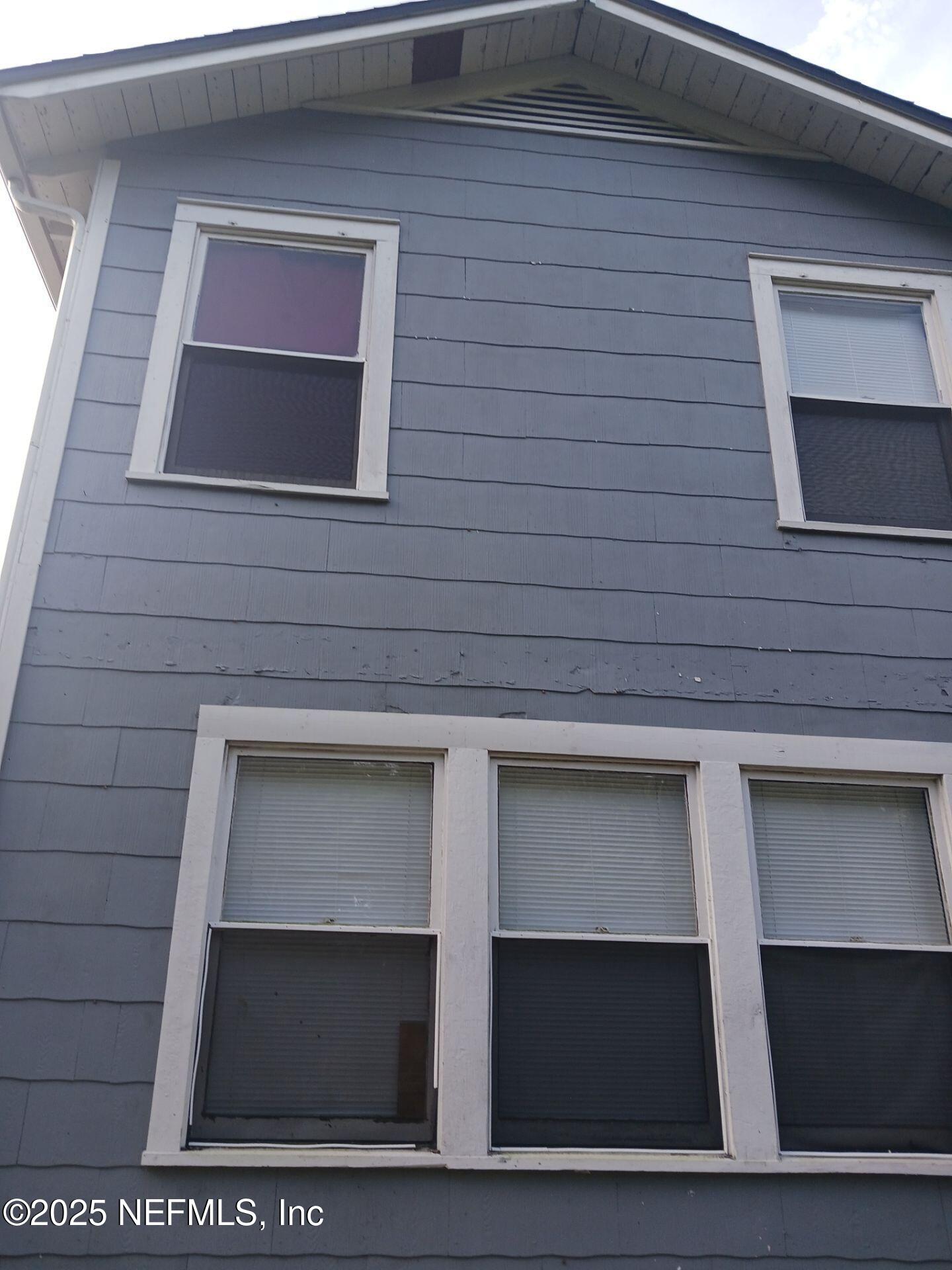 2233 SCHUMACHER Avenue