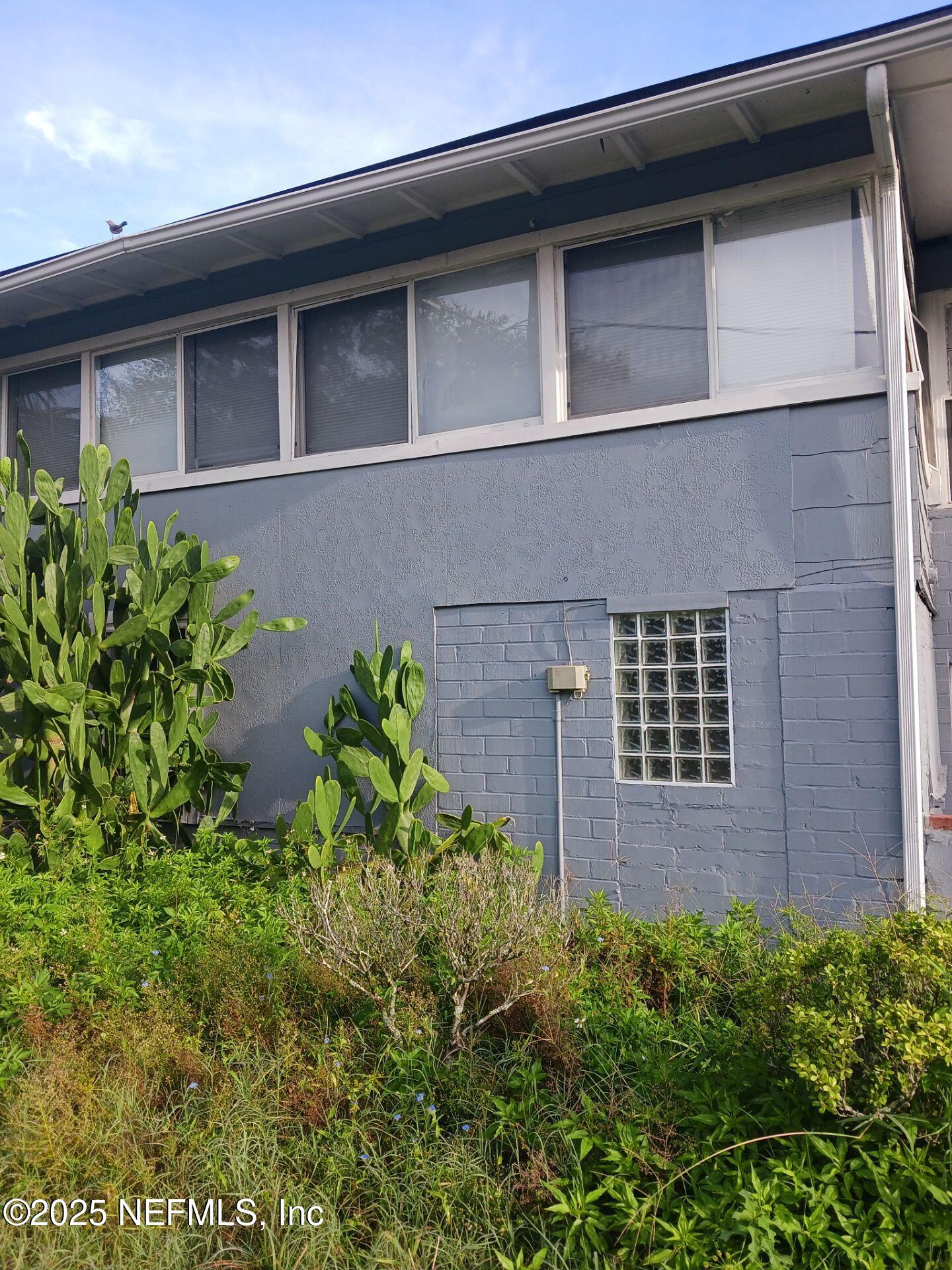 2233 SCHUMACHER Avenue