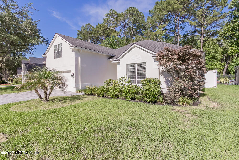 8543 GLENBURY Court N