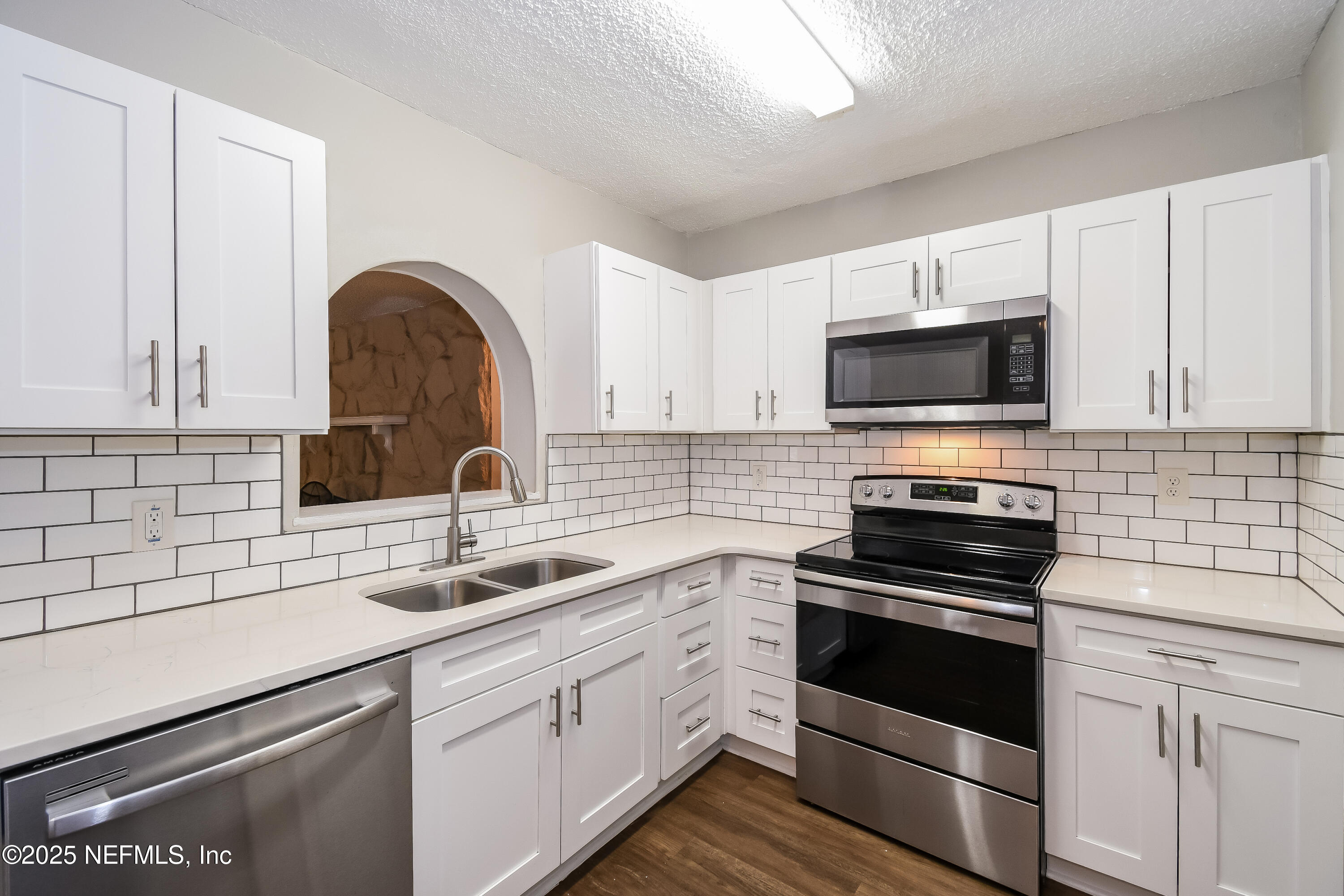 11733 SURFWOOD Avenue