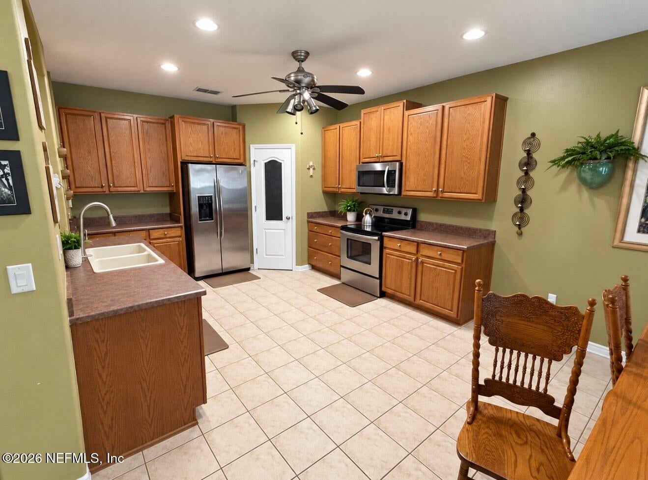 618 WAKEVIEW Drive
