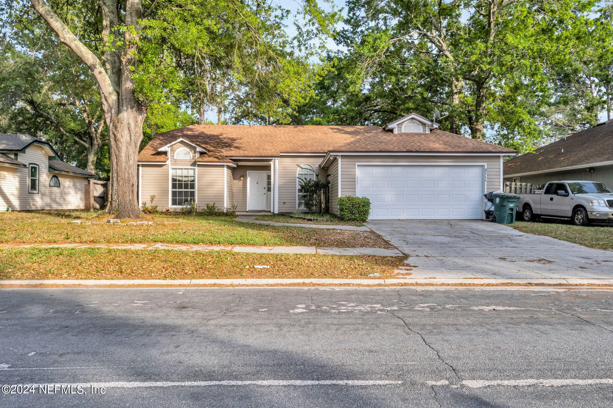 Jacksonville, FL home for sale located at 9711 Bayou Bluff Drive, Jacksonville, FL 32257