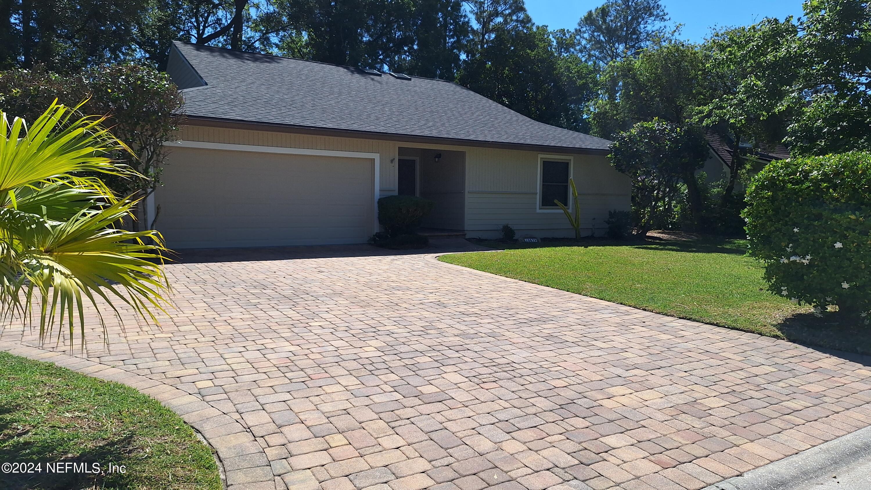 Jacksonville, FL home for sale located at 10579 Castlebrook Drive, Jacksonville, FL 32257