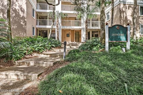 Condominium in Fernandina Beach FL 2080 BEACH WOOD Road.jpg