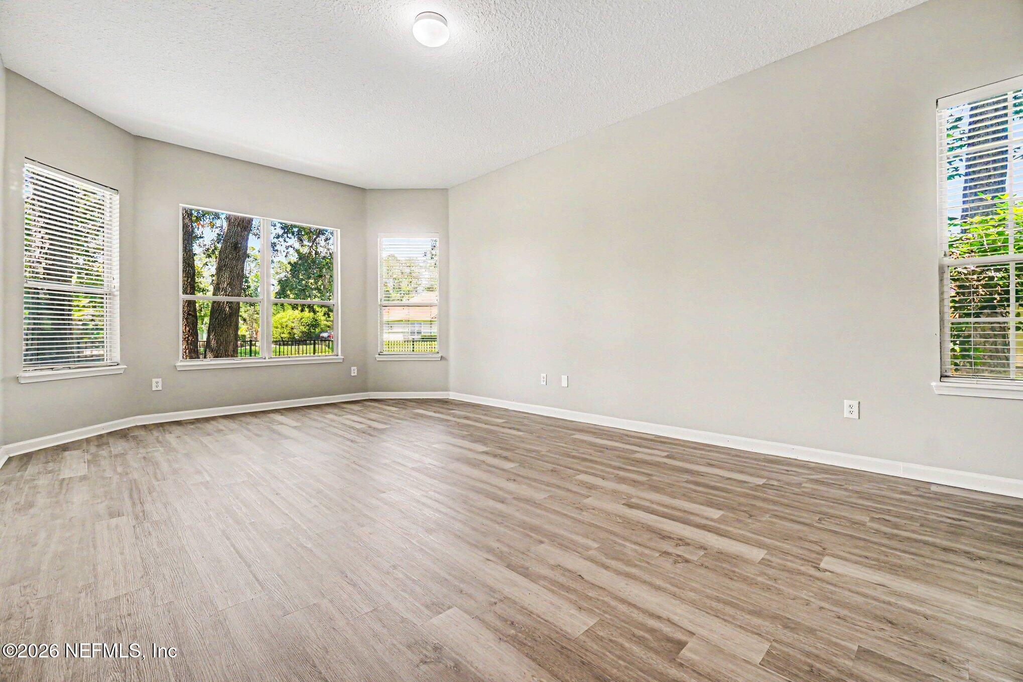 2533 SUNNY CREEK Drive
